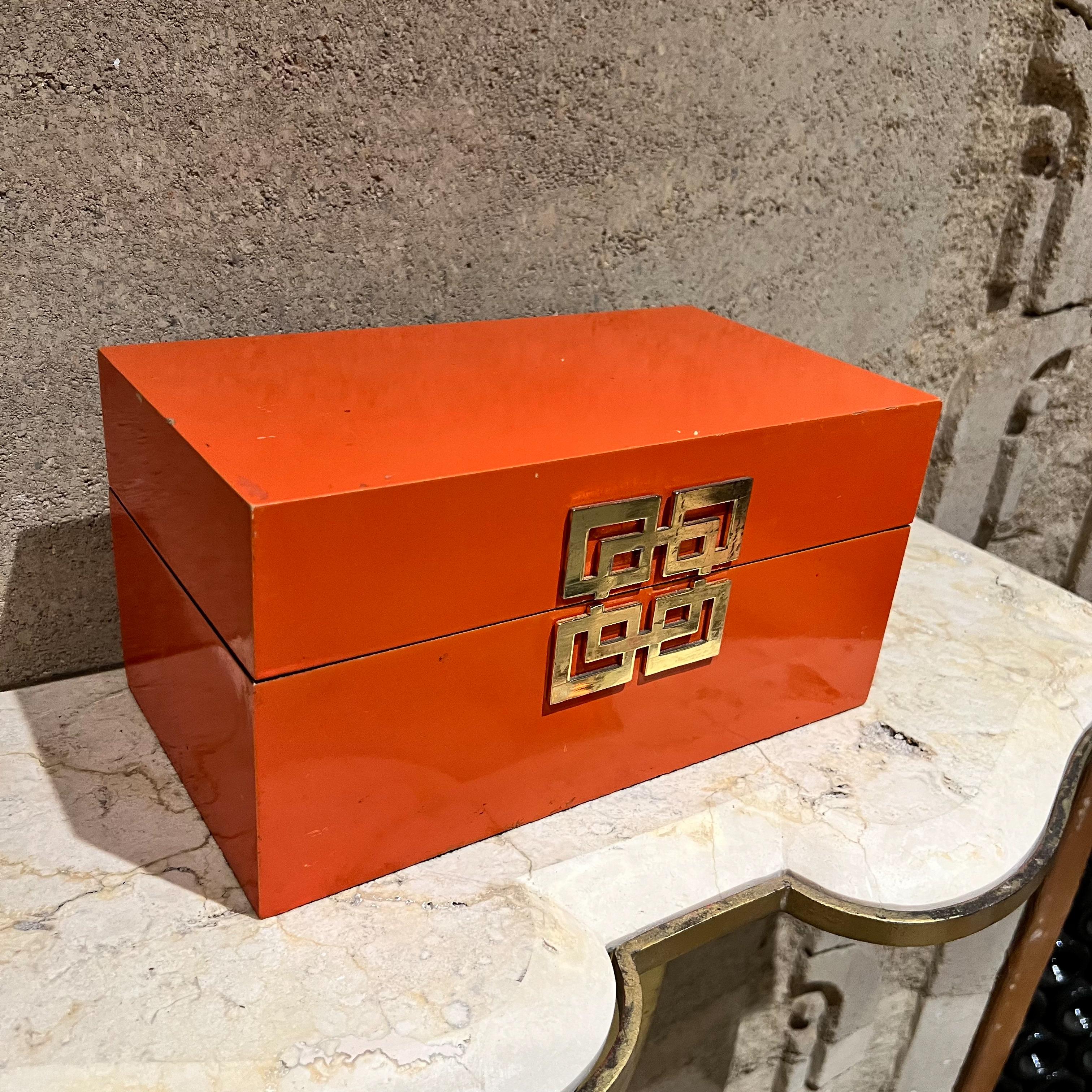 Caja Naranja Vintage Decorativa Geométrica Acento Dorado Moderno de mediados de siglo en venta