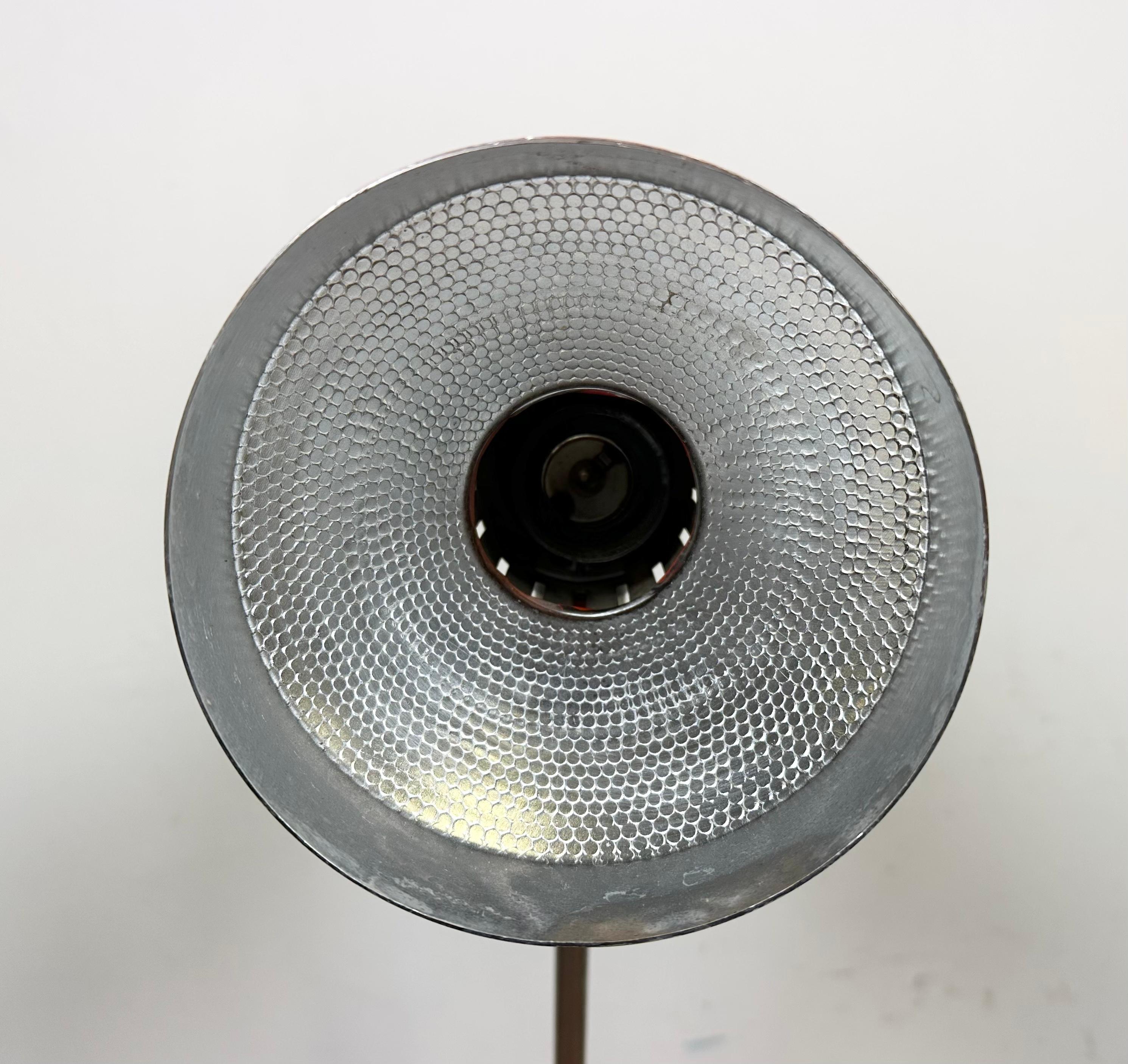 Lampada da tavolo vintage arancione della Germania dell'Est di AKA Leuchten, anni '70 in vendita 4