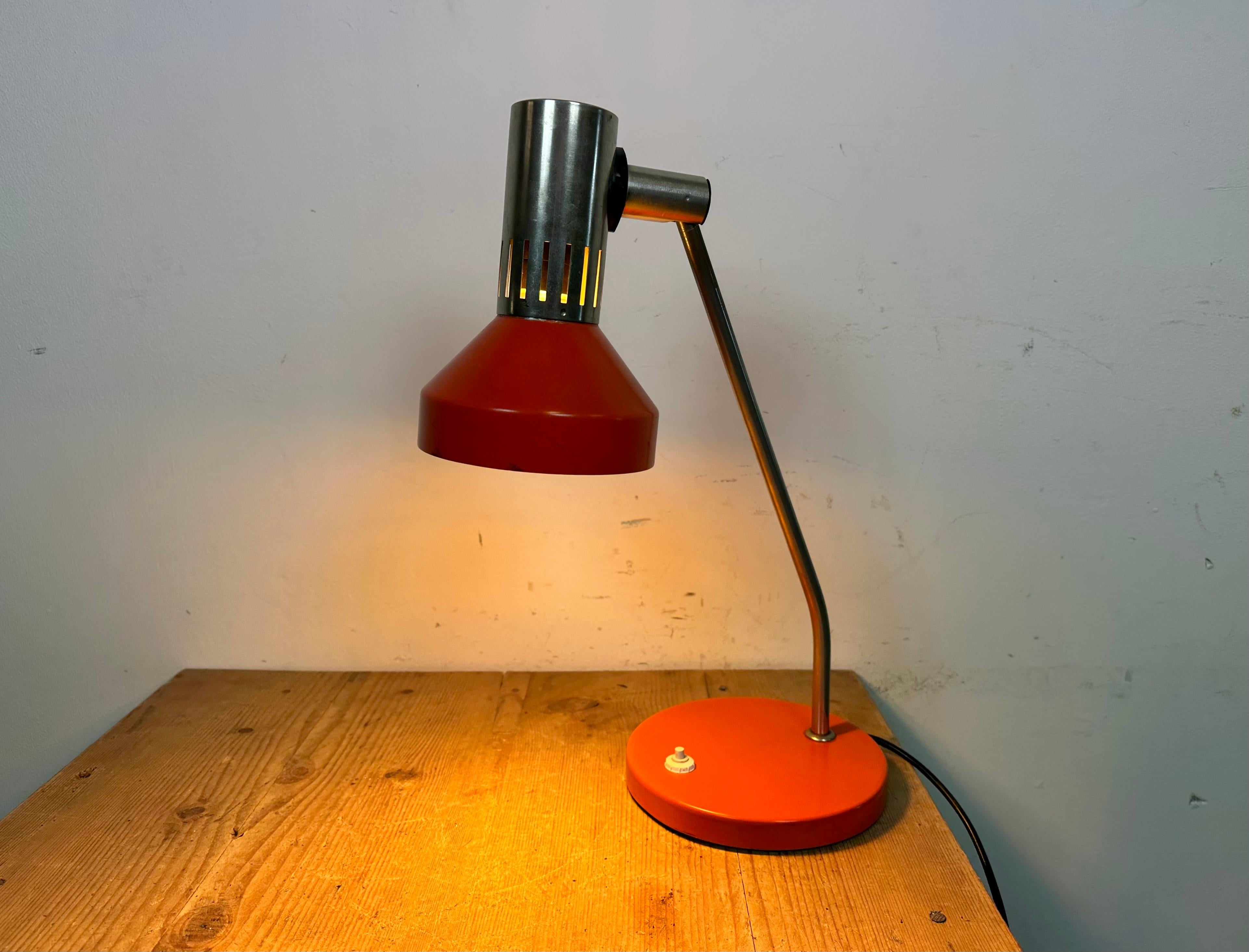 Lampada da tavolo vintage arancione della Germania dell'Est di AKA Leuchten, anni '70 in vendita 5