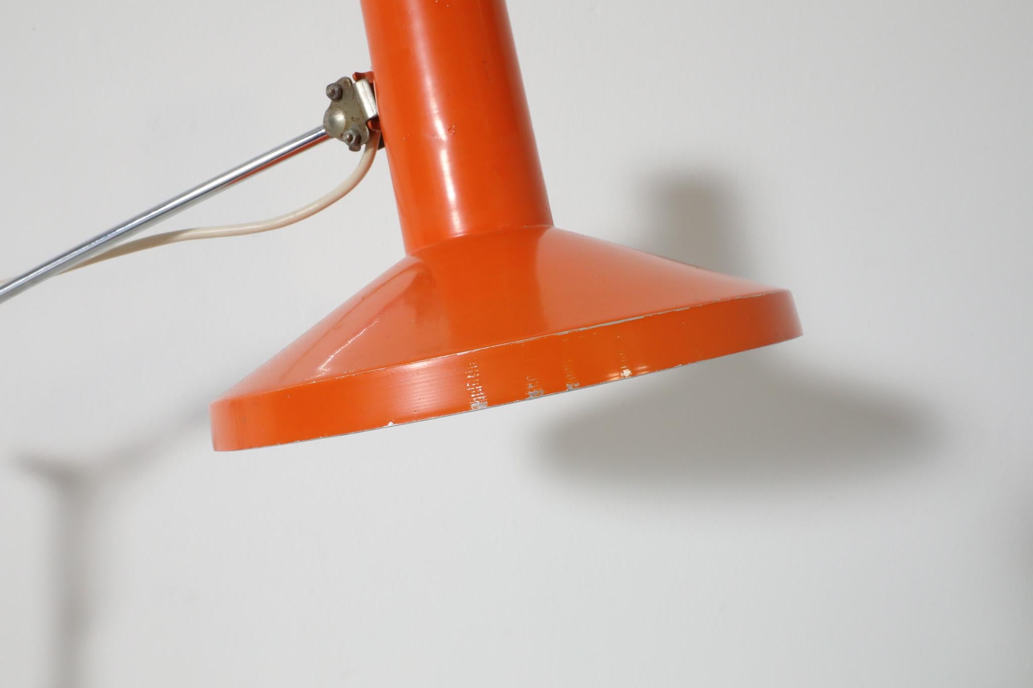 Lampe architecte à pampilles orange vintage en vente 3