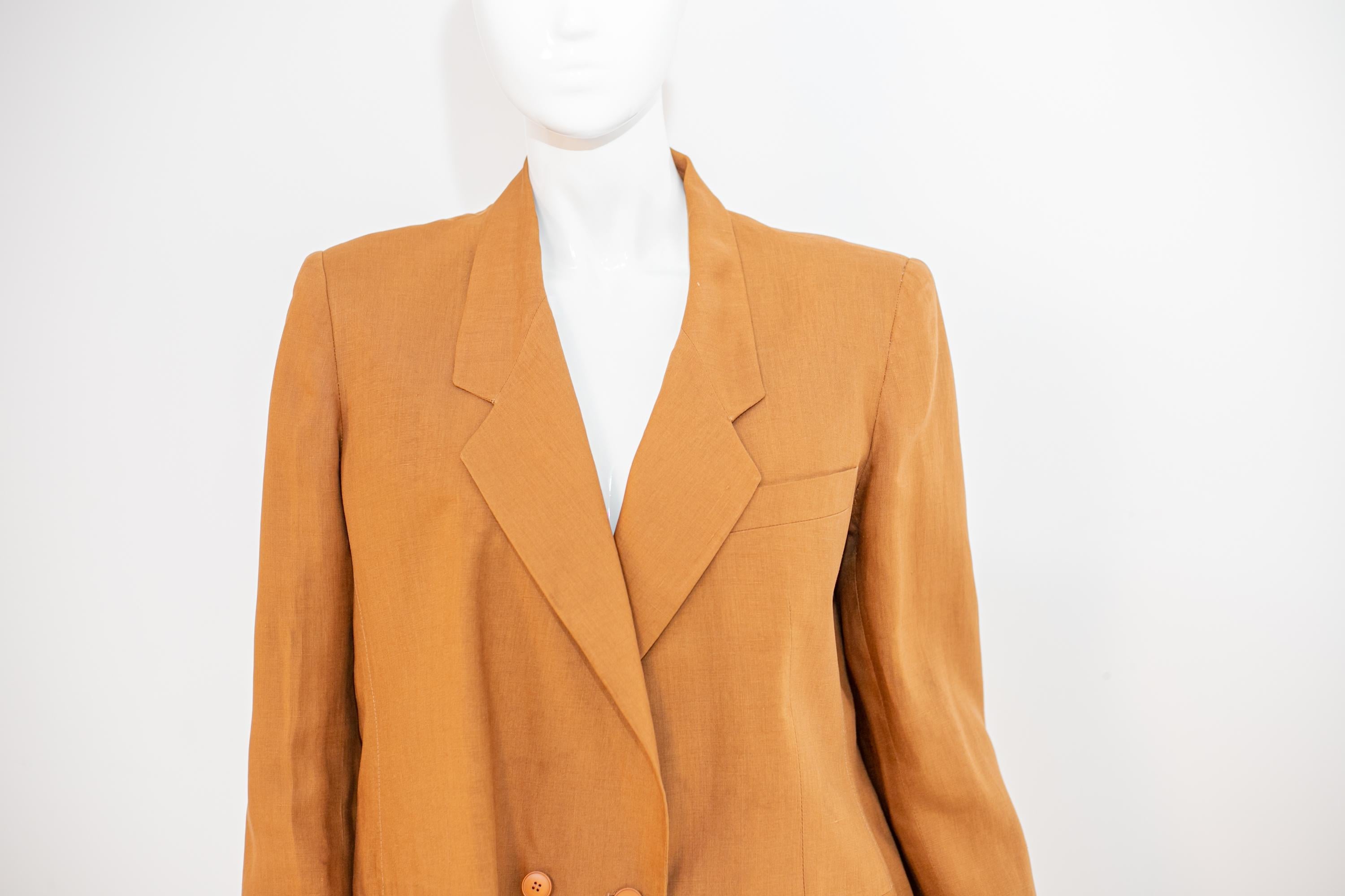 Orangefarbener formeller Anzug von Gianni Versace im Zustand „Gut“ im Angebot in Milano, IT