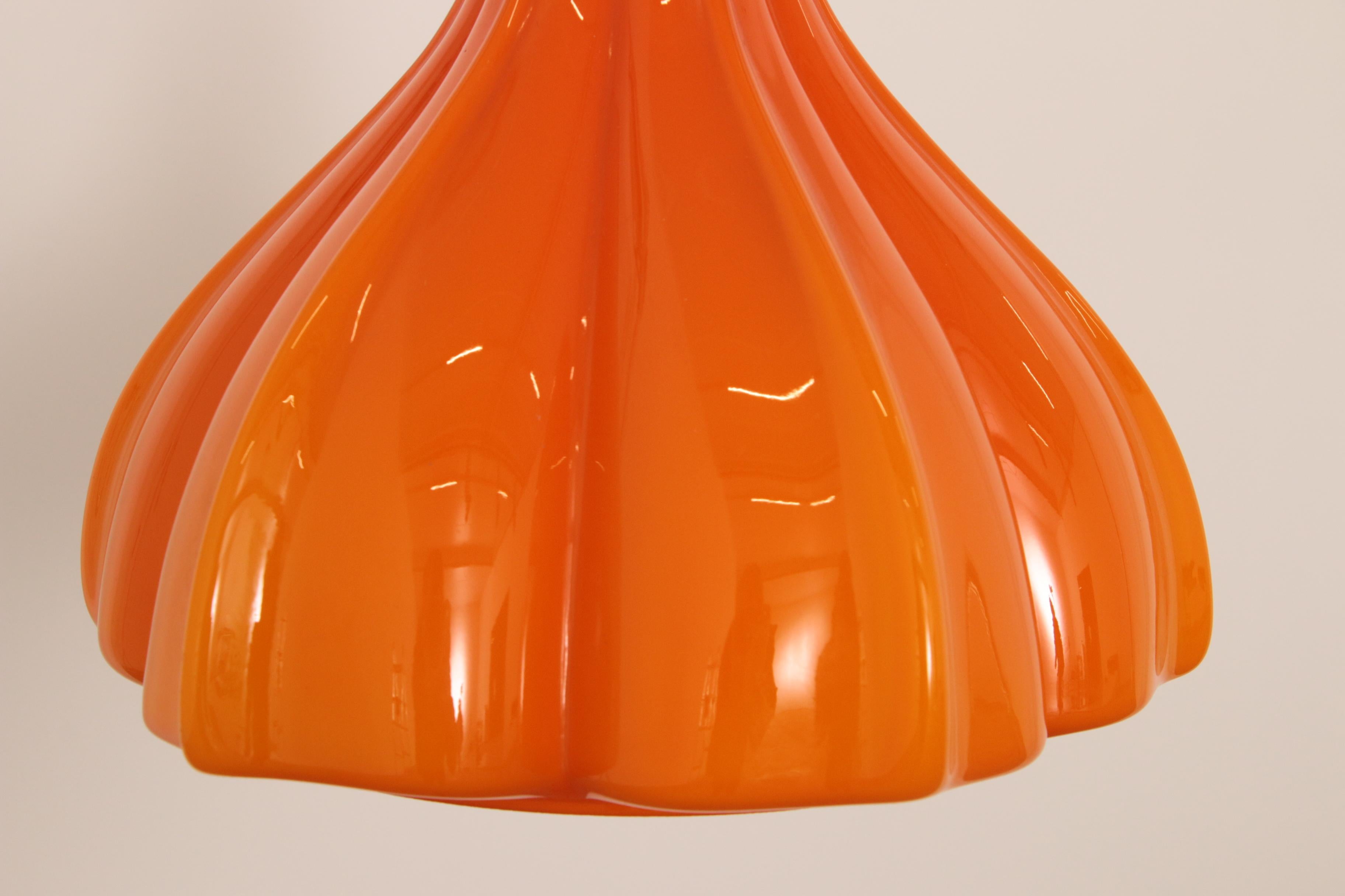 Lampe suspendue vintage en verre orange de Peill and Putzler, 1960 en vente 4