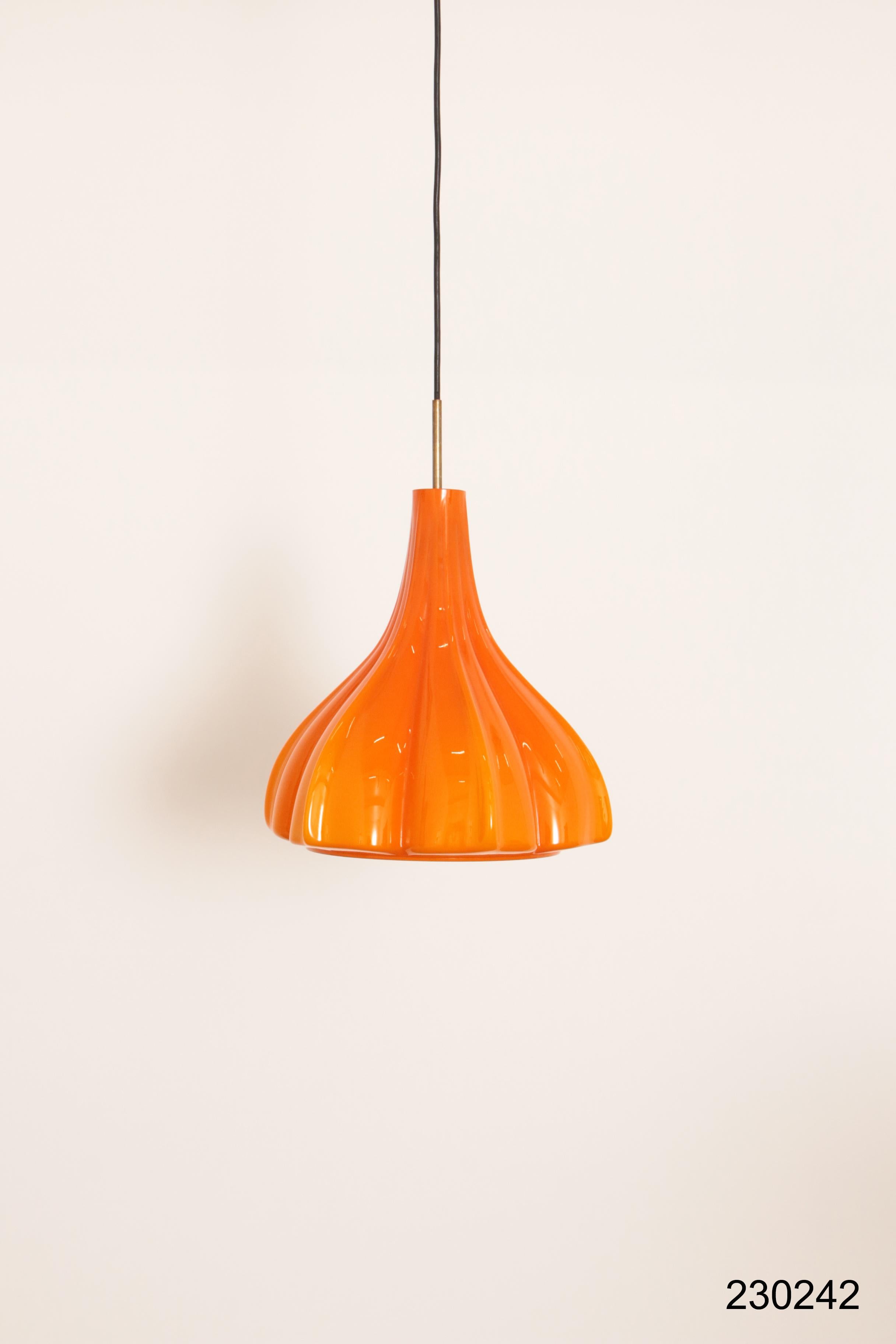 Vintage-Pendelleuchte aus orangefarbenem Glas von Peill und Putzler, 1960 im Angebot 7