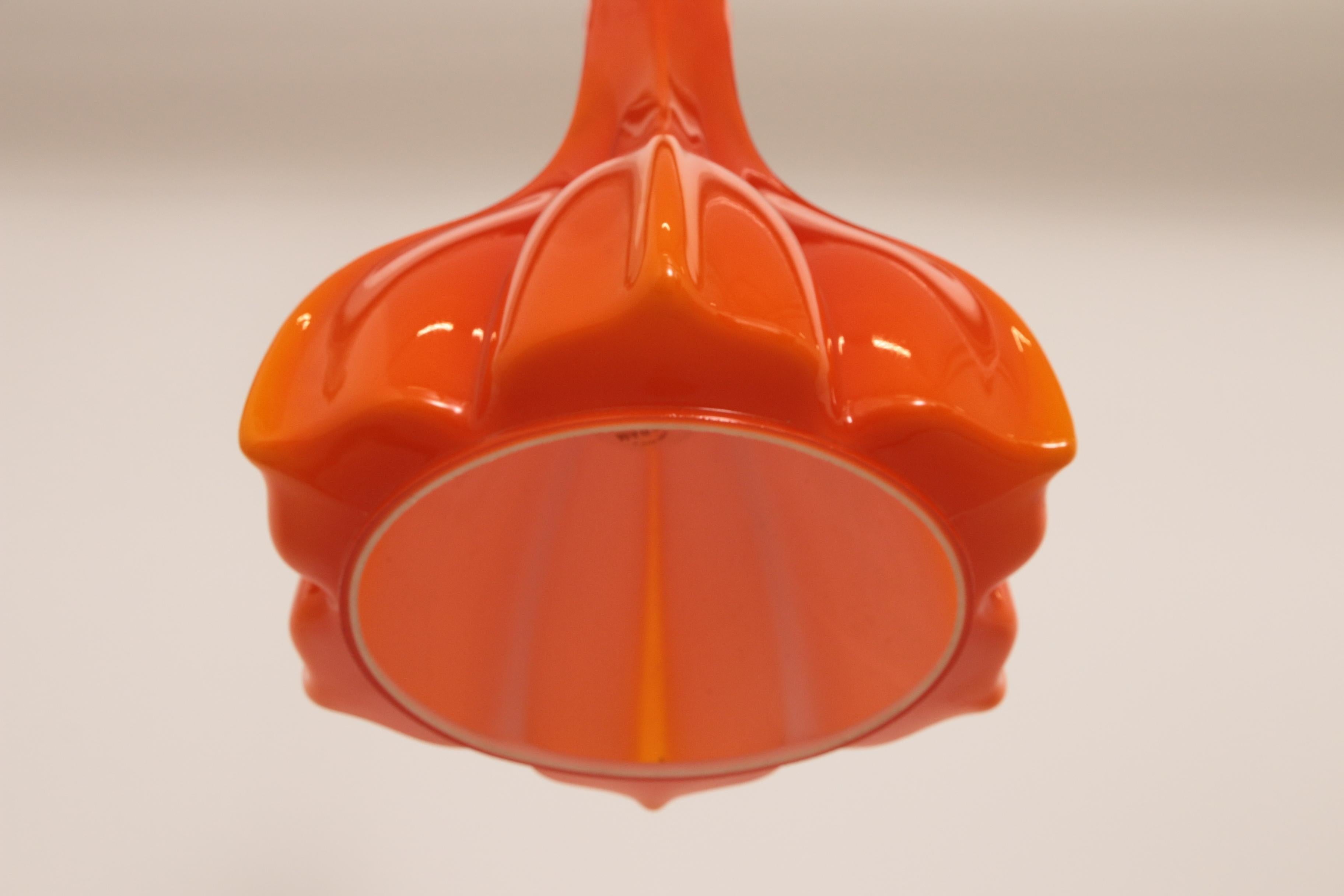 Milieu du XXe siècle Lampe suspendue vintage en verre orange de Peill and Putzler, 1960 en vente