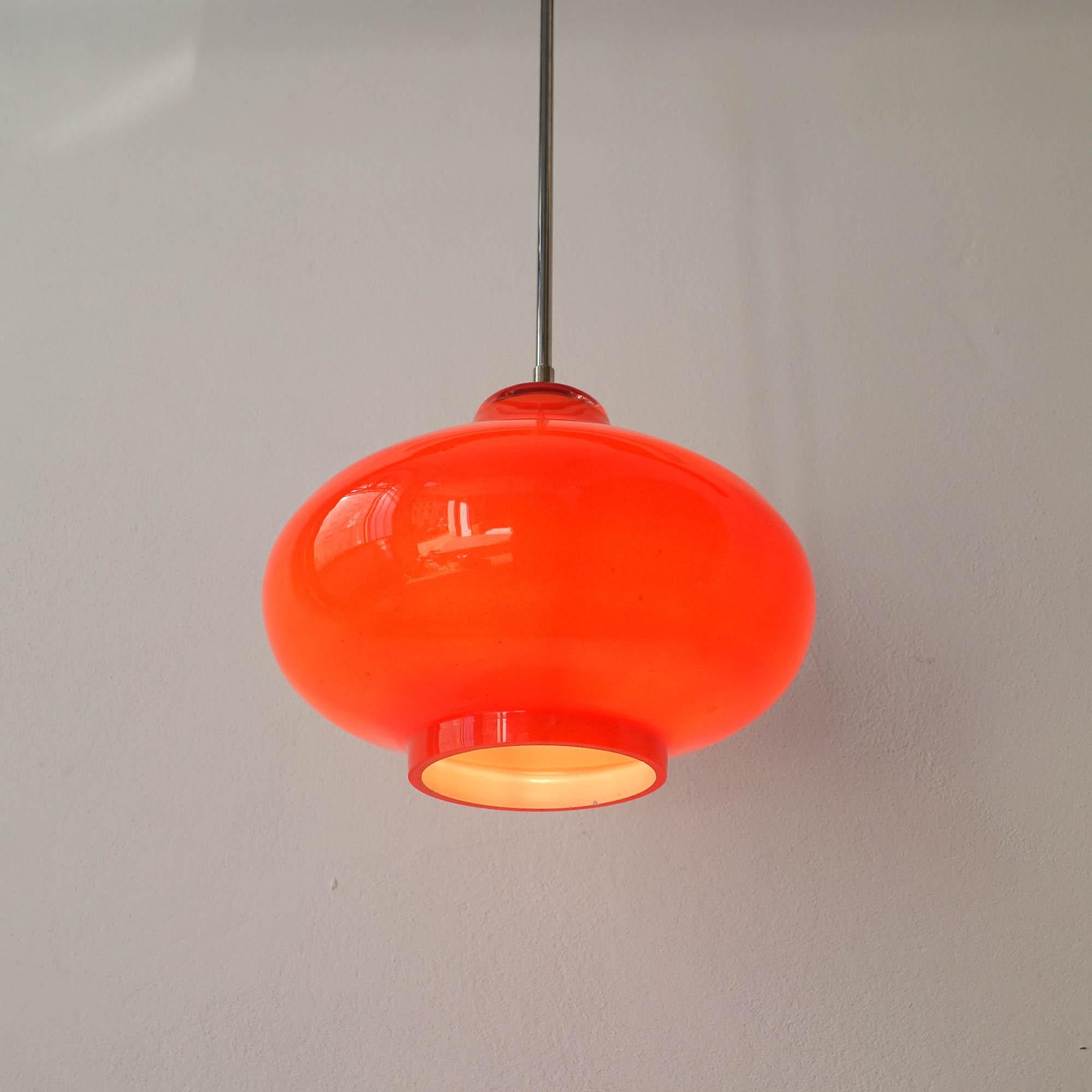 Milieu du XXe siècle Lampe à suspension vintage en verre orange, de Marinha Grande, années 1960