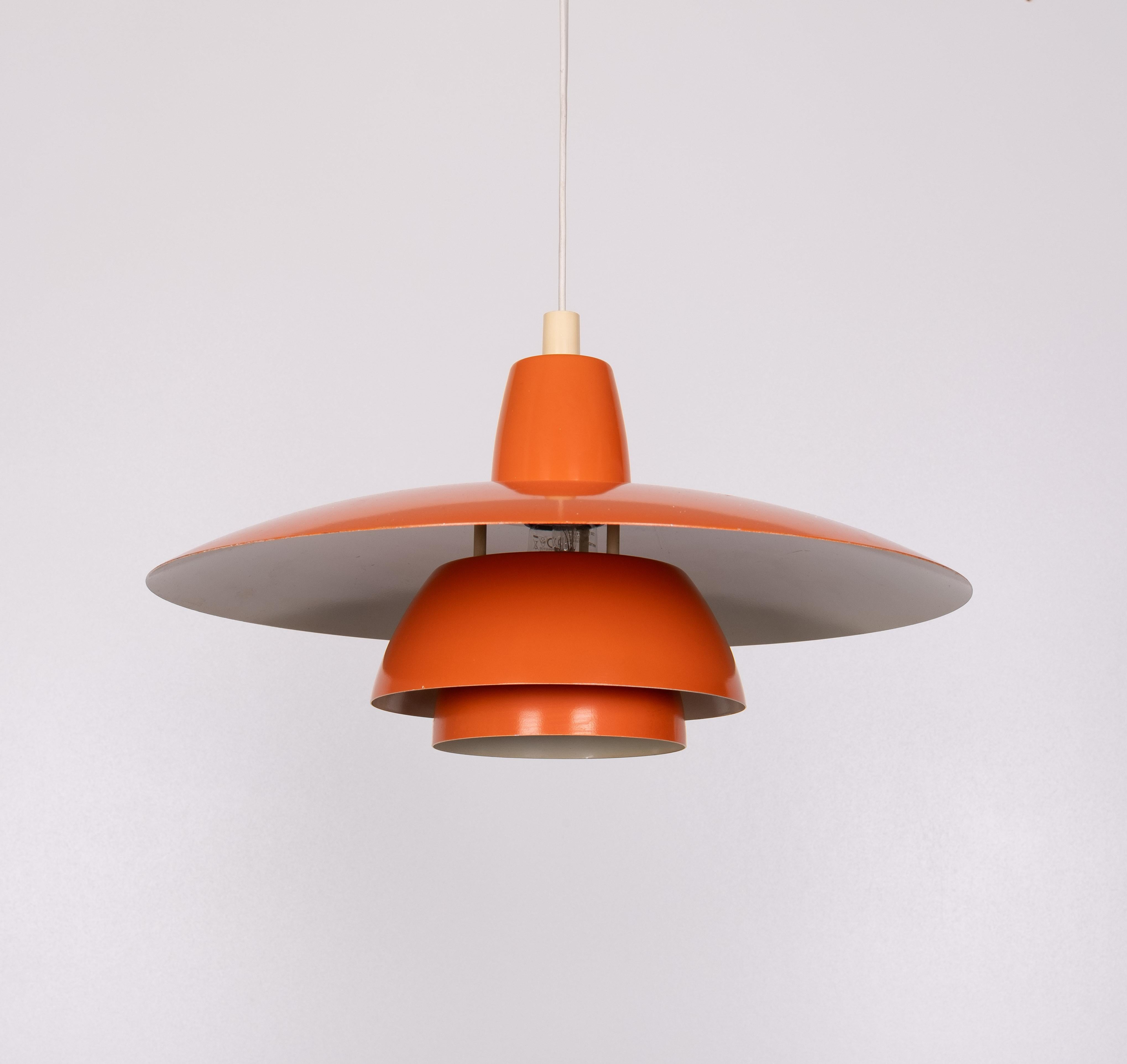 Mid-Century Modern Plafonnier orange Louis Poulsen des années 1960