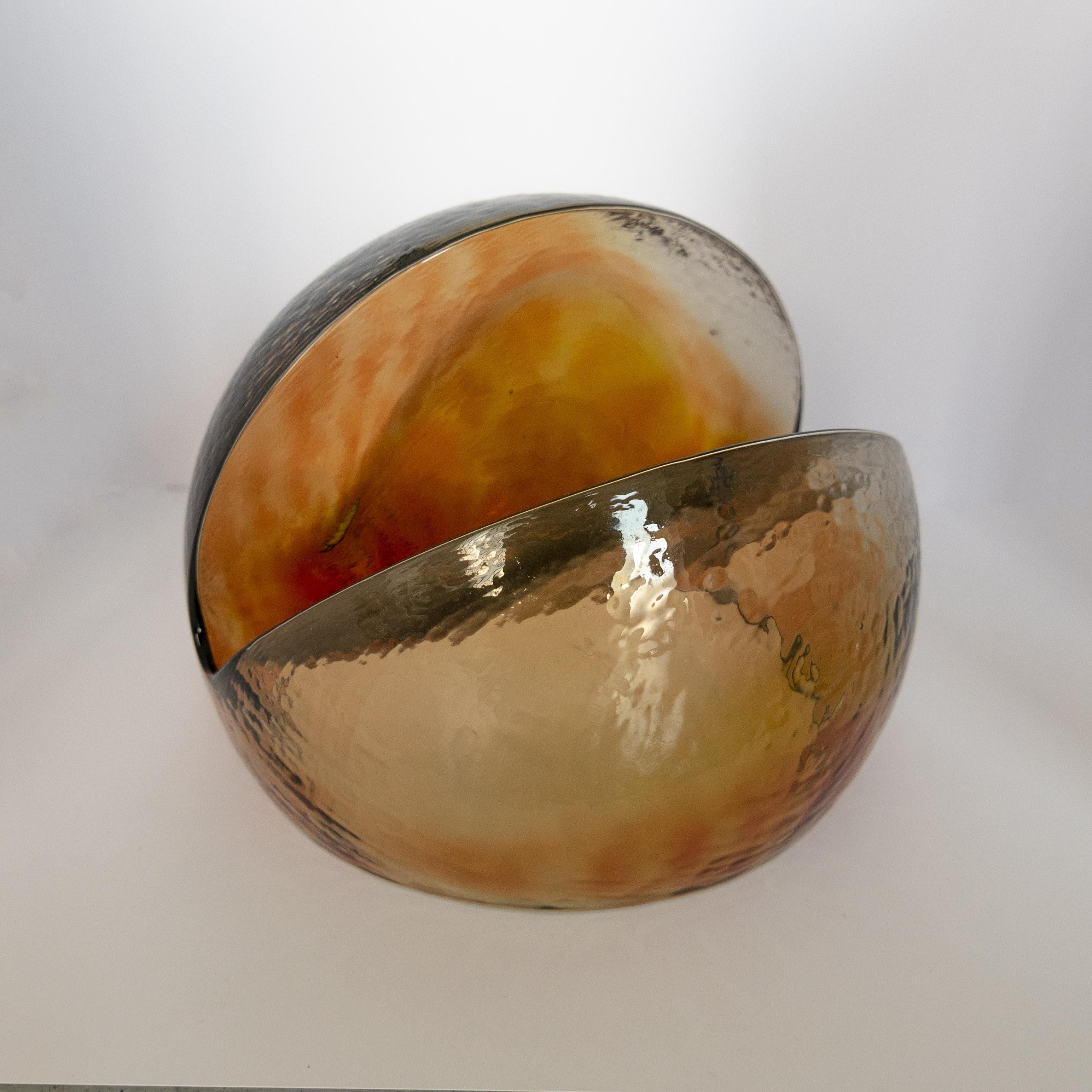 Designed in the early 1980s by Toni Zuccheri during his collaboration with VeArt, this sculpture perfectly represente the kind of experimentations that the famed glass designer was creating in those years. Other examples of his personal style can be