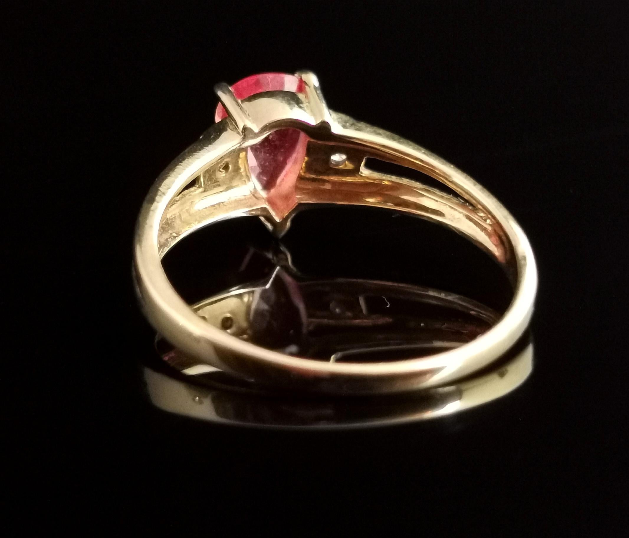 Vintage Orange Sapphire and Diamond Ring, 18 Karat Yellow Gold 2