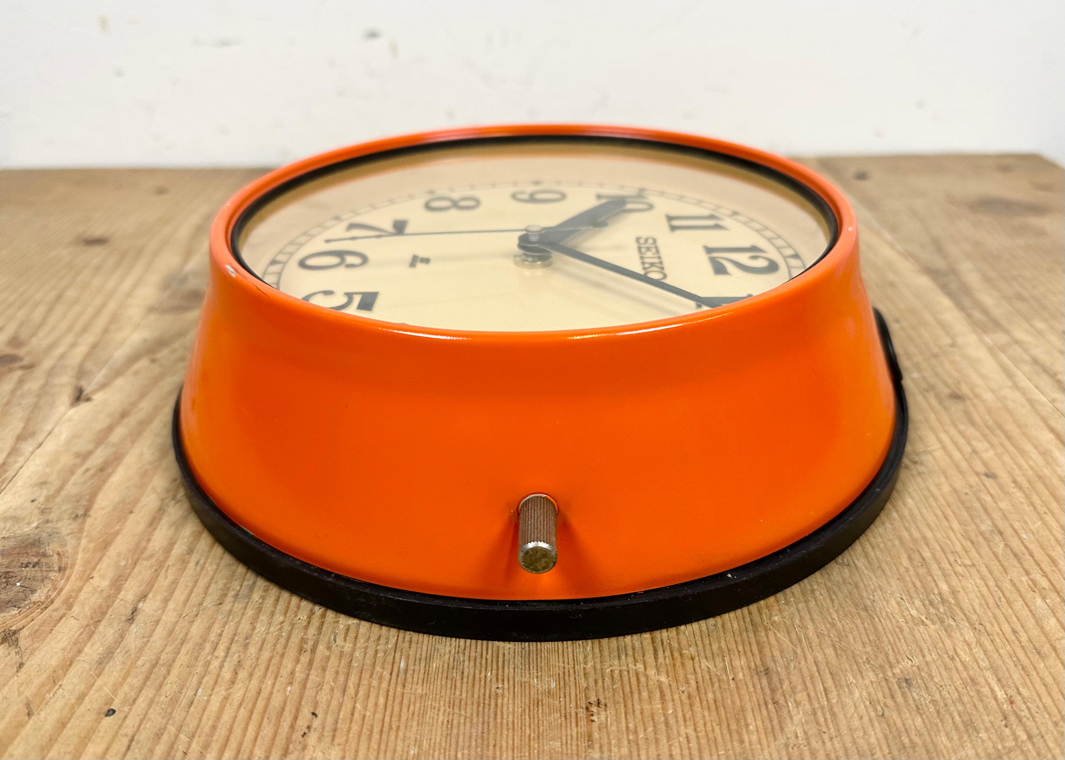 Vieille horloge murale orange Seiko bleu marine, années 1970 en vente 4