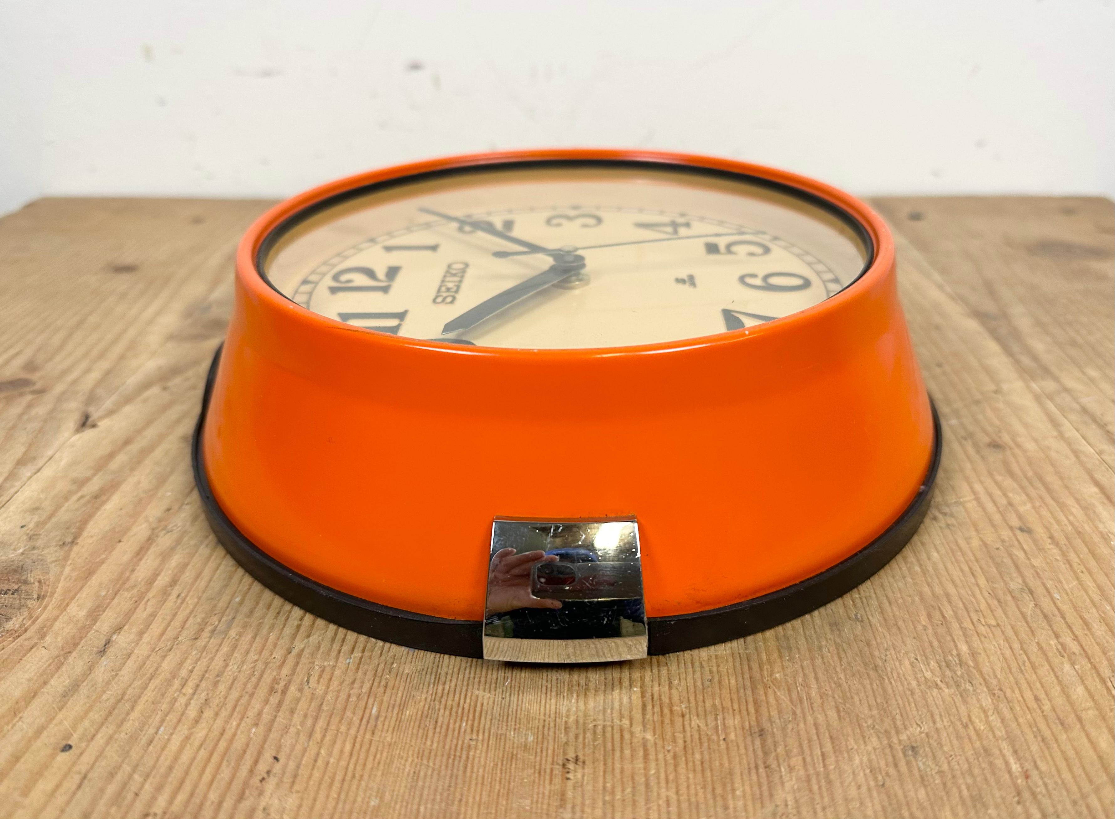 Vieille horloge murale orange Seiko bleu marine, années 1970 en vente 6
