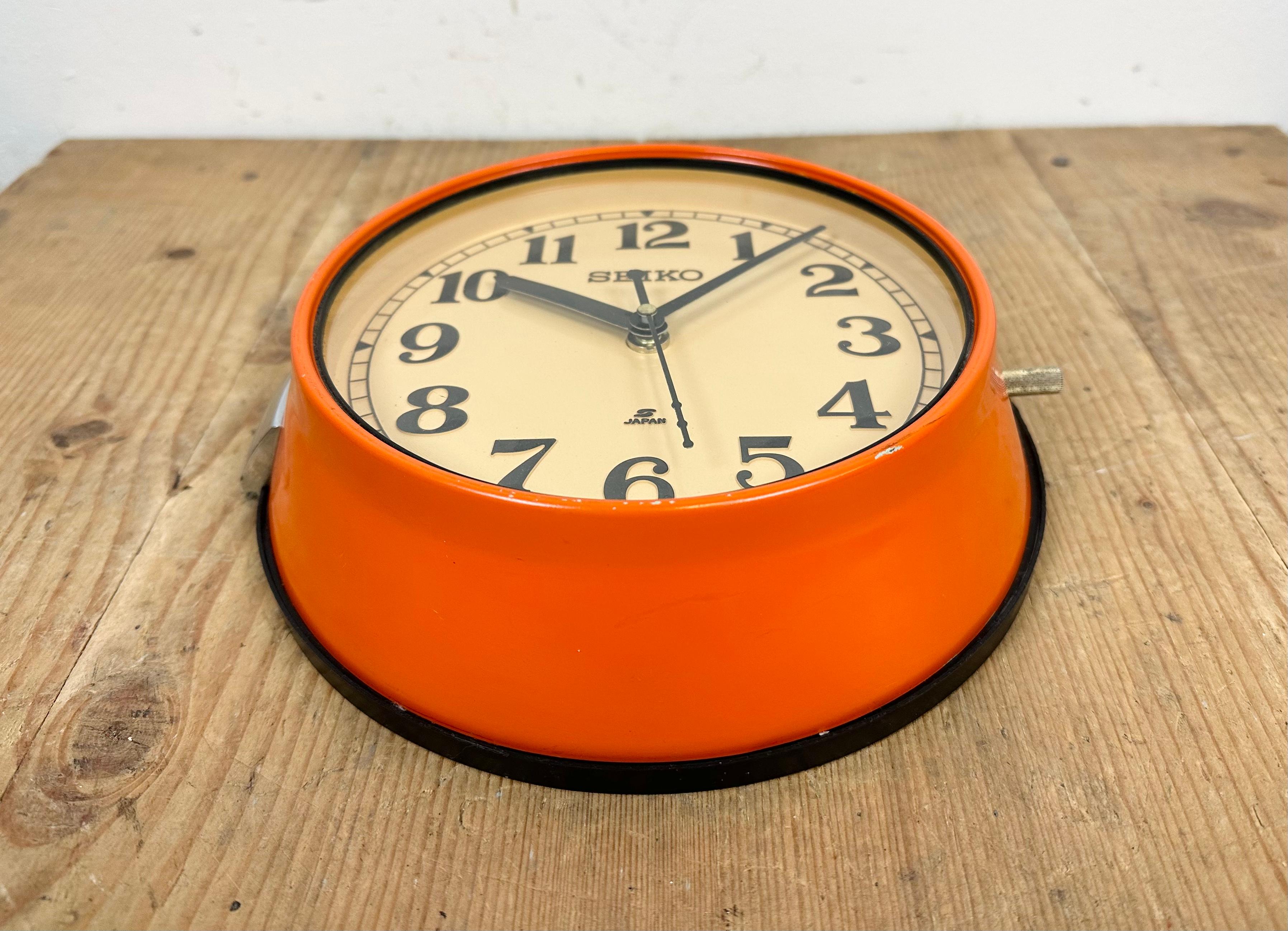 20ième siècle Vieille horloge murale orange Seiko bleu marine, années 1970 en vente