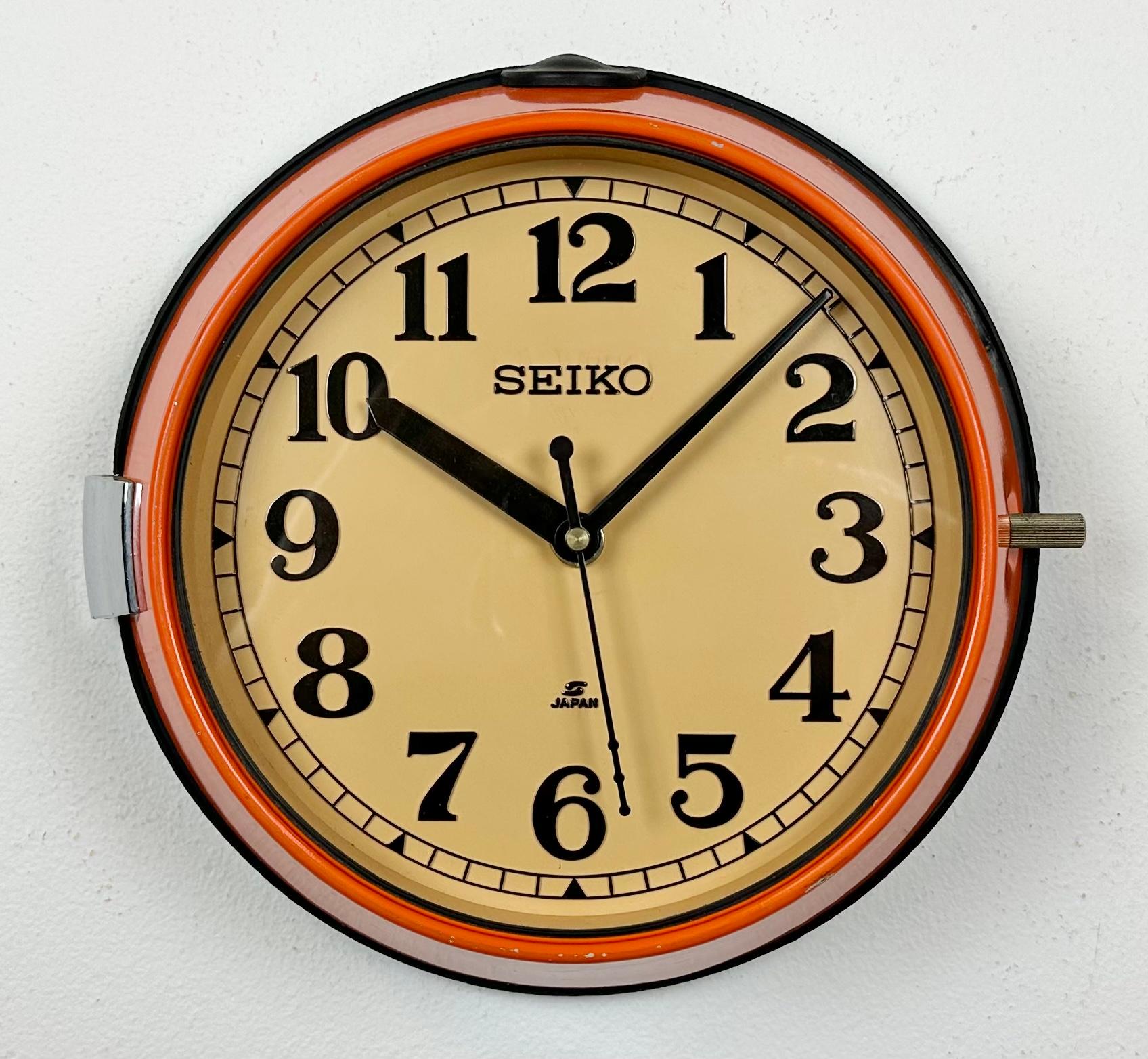 Vieille horloge murale orange Seiko bleu marine, années 1970 en vente 1