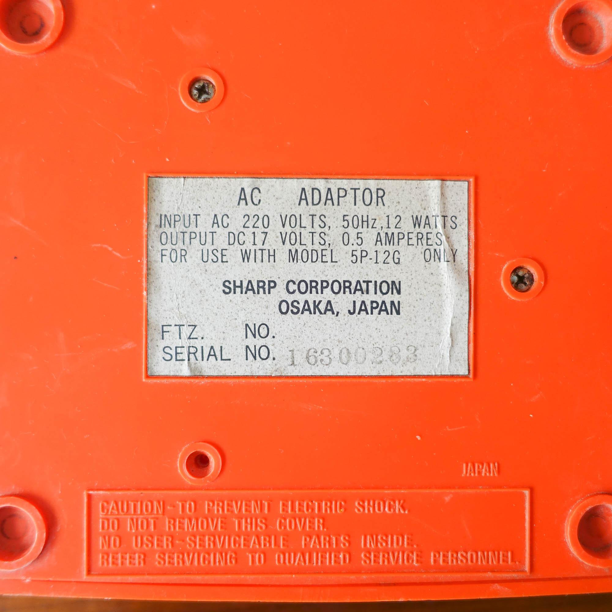 Vintage Orange Sharp 5P 12G Portable Würfel TV Space Age, 1970er Jahre (Kunststoff) im Angebot