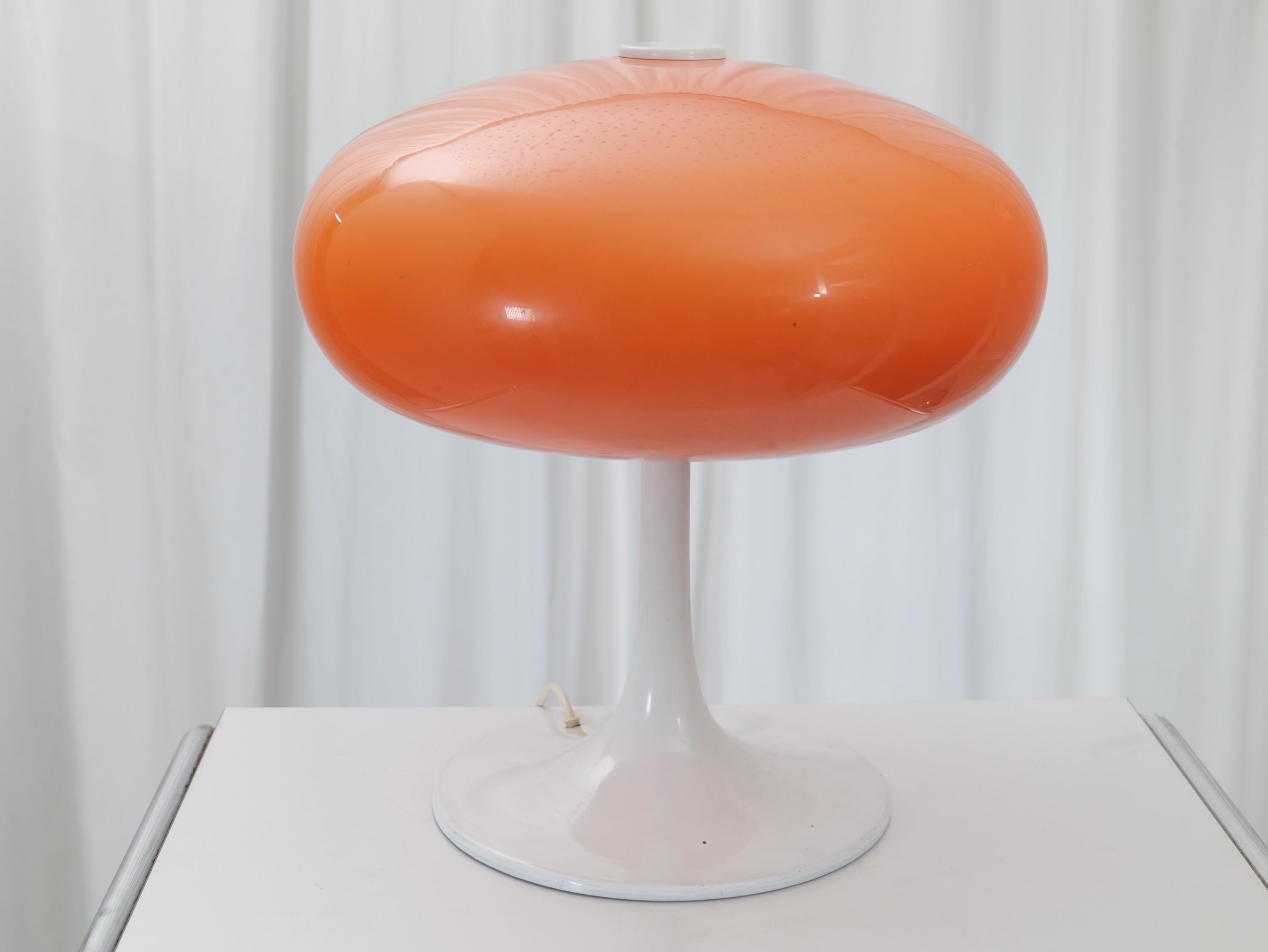 Large vintage pop art lamp from the 1970s.

Tulip base and orange bubble shade.



1970's - Made in Germany 

Dimensions:
50 cm height
40 cm diameter
Material:
Plastic, metal sheet

2 x E27 socket
up to 220 V.
 