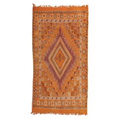 Marokkanischer orangefarbener Taznakht-Teppich im Vintage-Stil, Stammeskunst-Enchantment Meets Bold Bohemian
