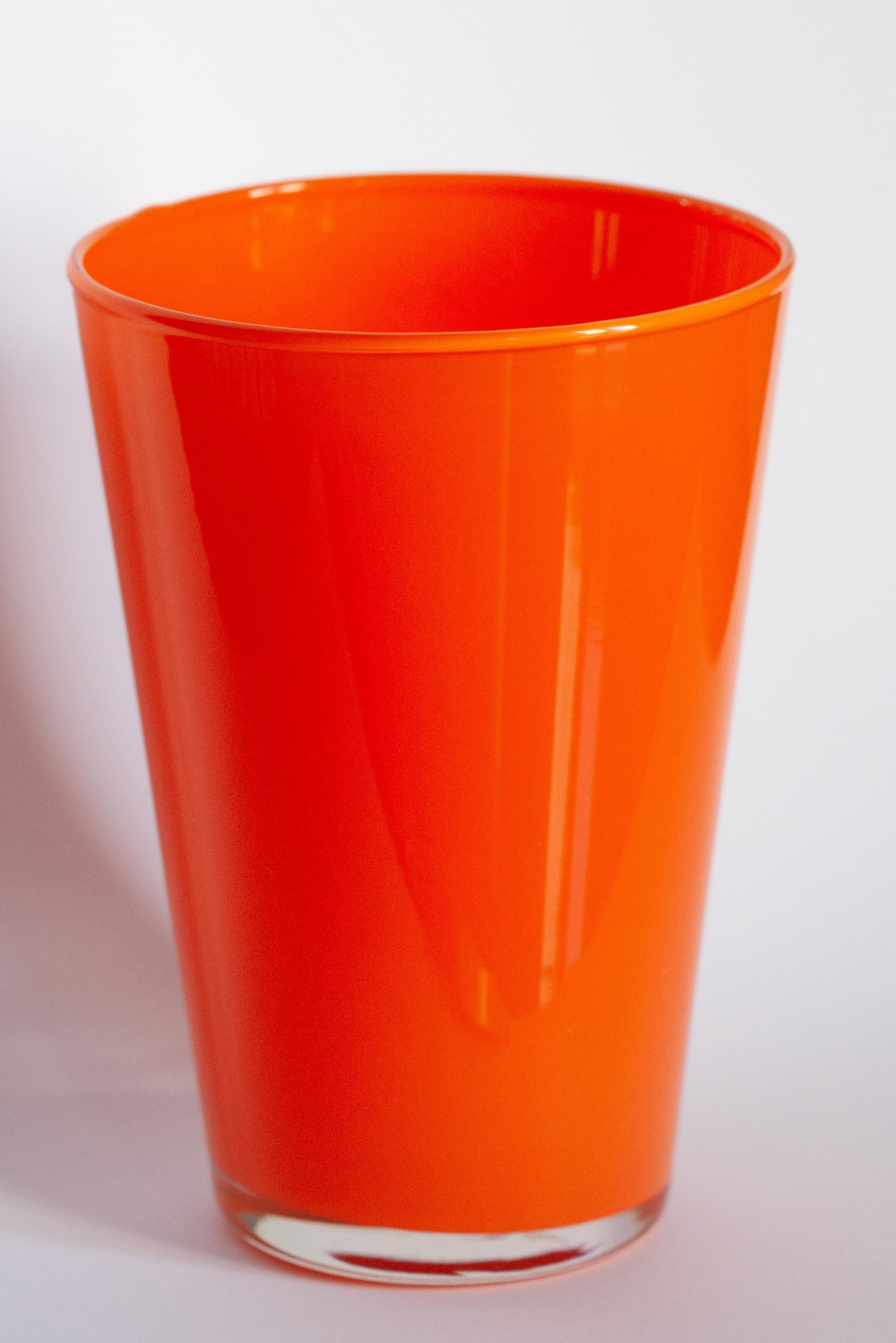 Verre Vase orange vintage, 20ème siècle, Europe, années 1960 en vente