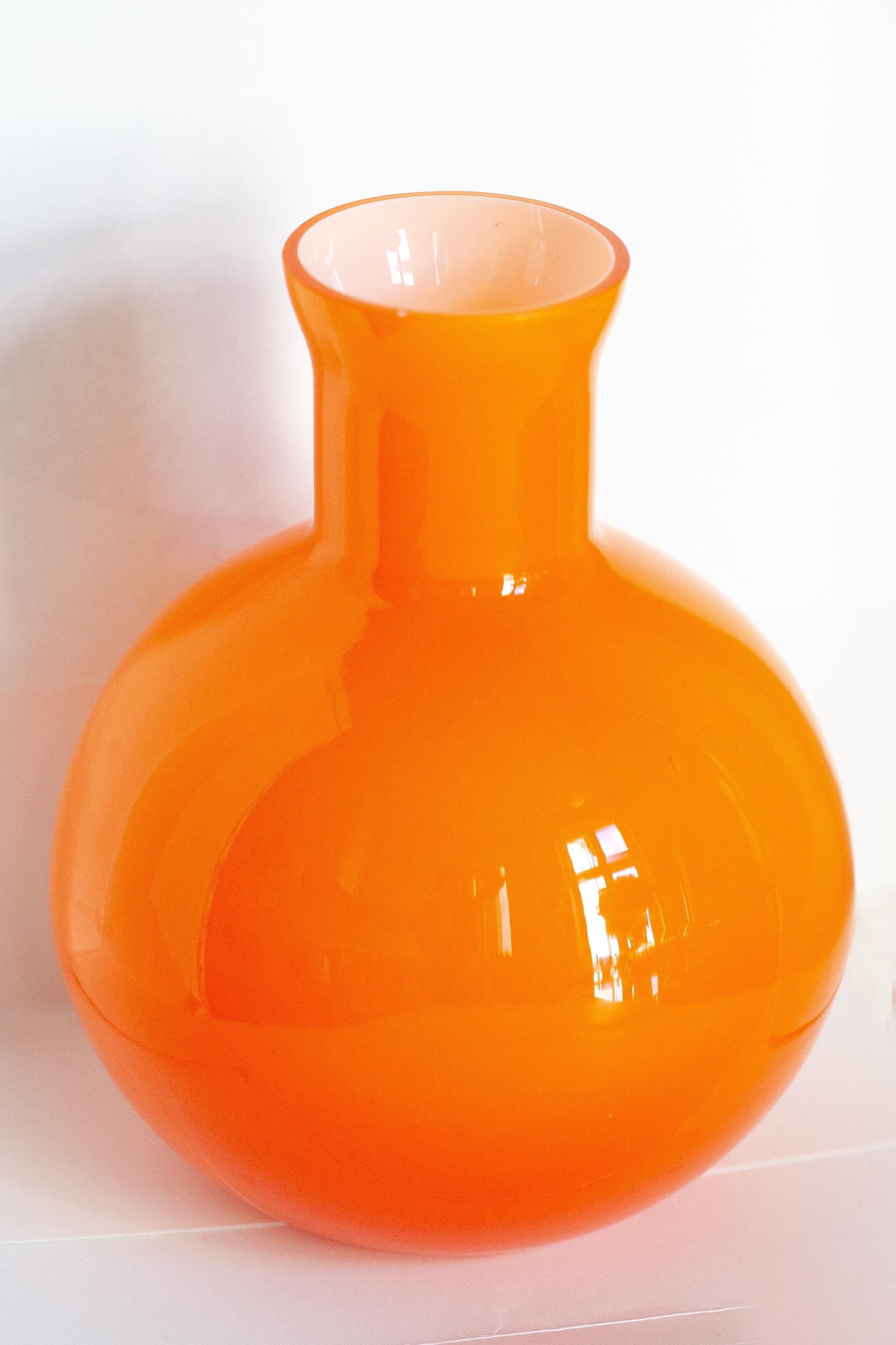 Vase orange vintage, 20ème siècle, Europe, années 1960 en vente 1