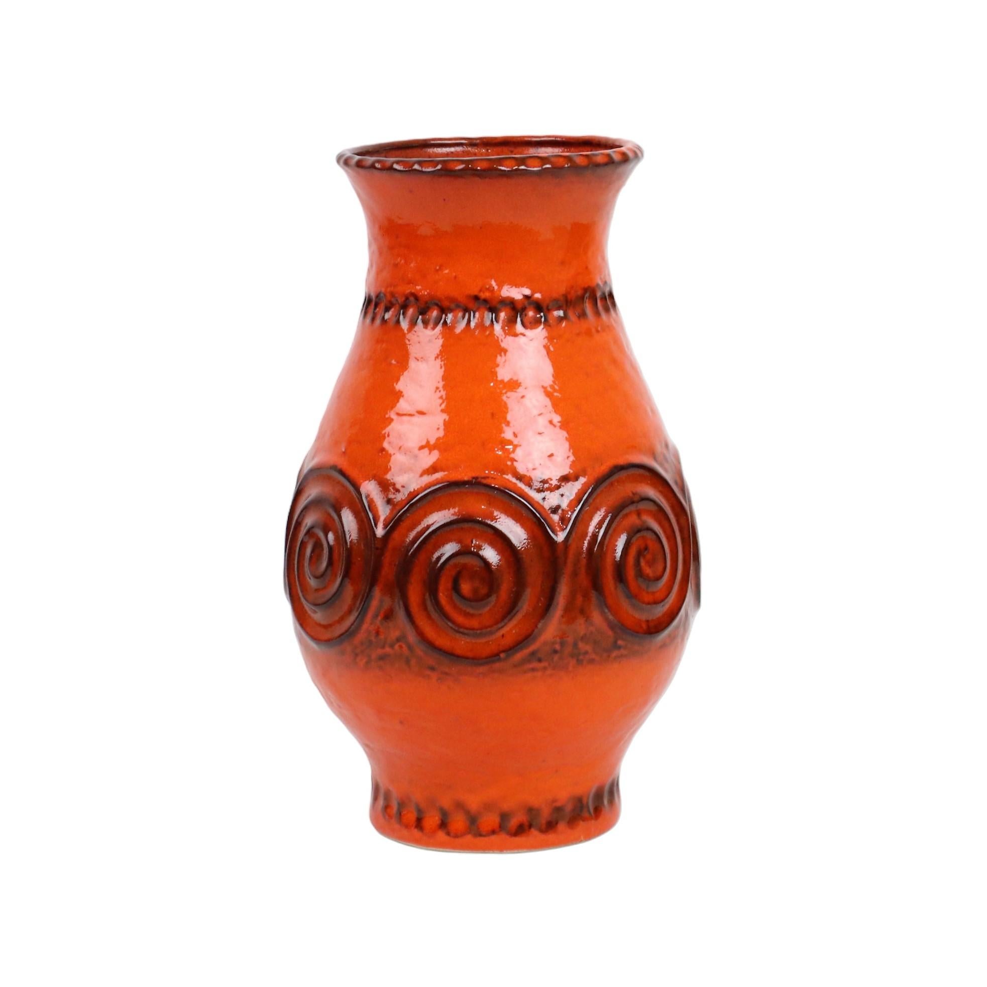 Vase orange Jasba Allemagne de l'Ouest poterie rétro 322 11-28 Excellent état - En vente à Poperinge, BE