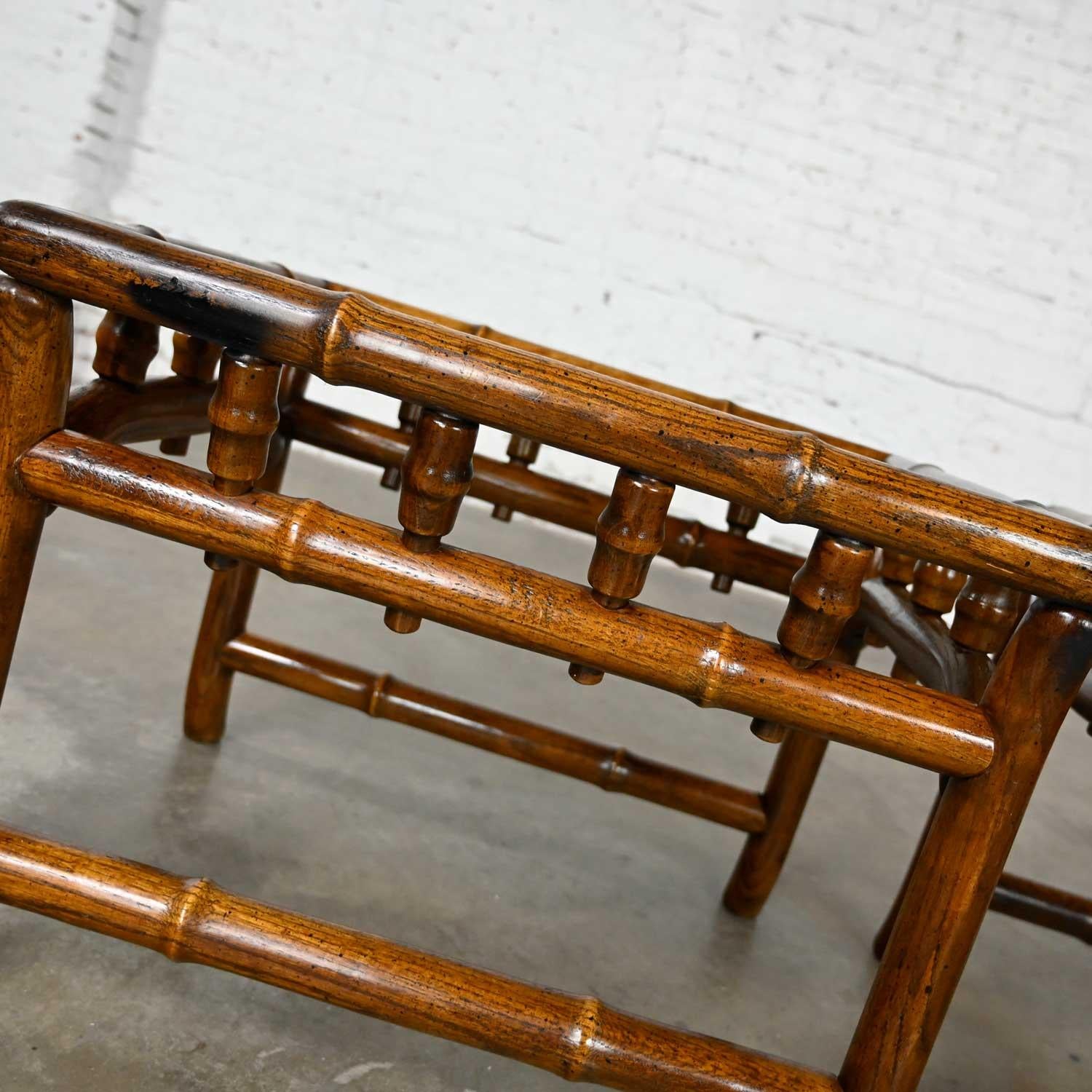 Tavolini vintage organici moderni in finto rattan e vetro fumé acidato, una coppia in vendita 6