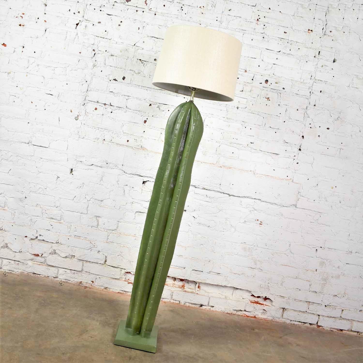 Fun organic modern faux cactus floor lamp made of plaster by Alsy. It is in fabulous vintage condition. It has a new coat of paint, new wiring, and a new drum shade. Please see photos. We will ship with or without the shade, circa 1980s.

No green