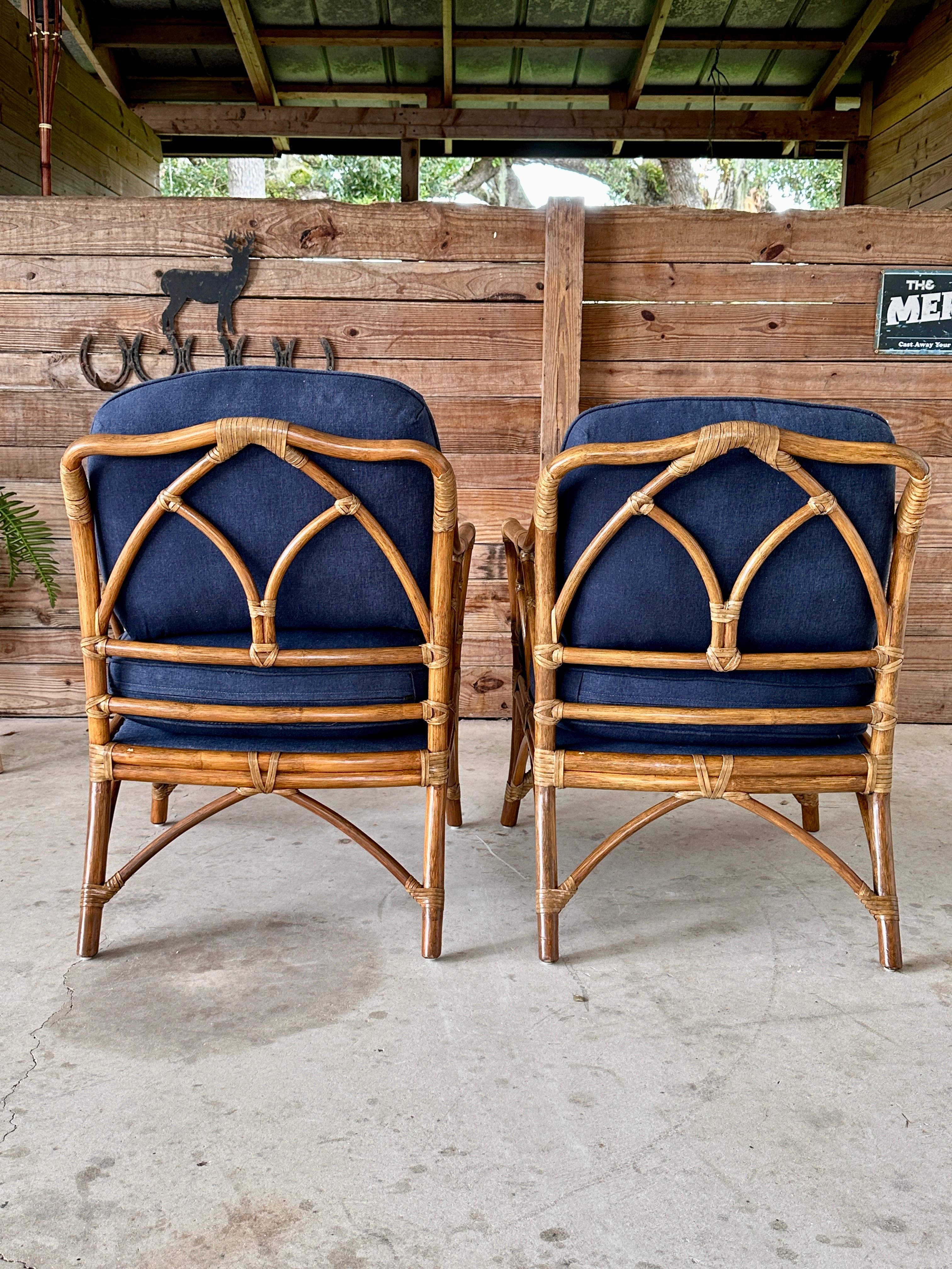 Fatto a mano Vintage Organic Modern restaurato Rattan Cathedral Back Lounge Chair by McGuire 2 in vendita