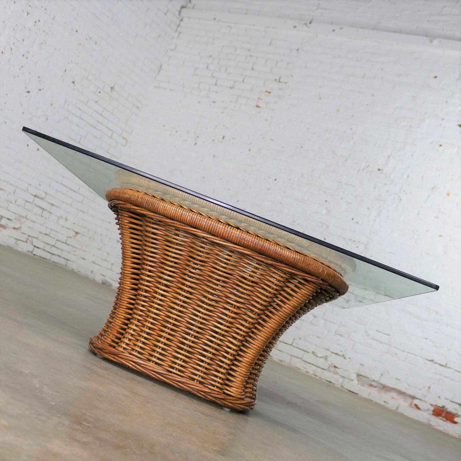Vintage Organic Modern Woven Wicker Rattan Coffee Table Rectangular Glass Top In Good Condition In Topeka, KS