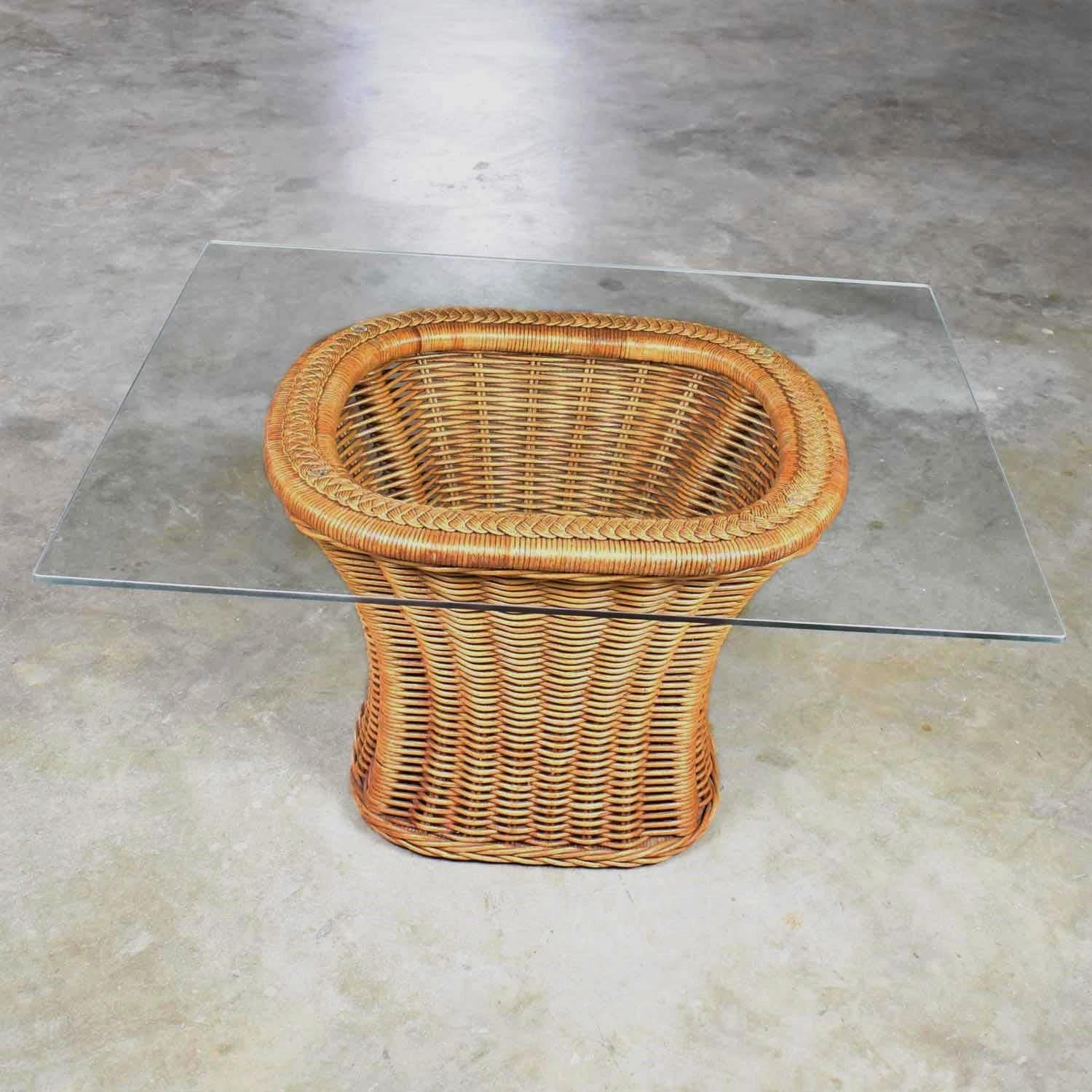 Organic Modern Woven Wicker Rattan Side or End Table with Rectangular Glass In Good Condition For Sale In Topeka, KS