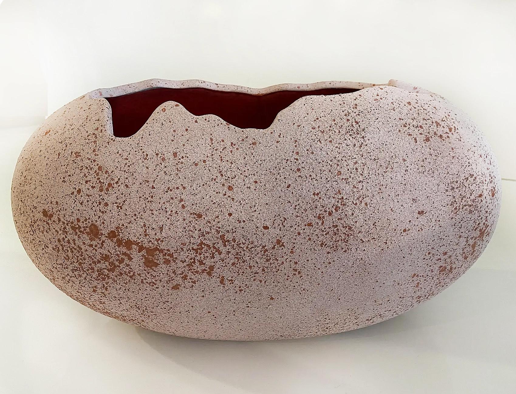 Fatto a mano Vaso scultoreo organico post-moderno d'epoca in Studio Pottery, grande, firmato in vendita