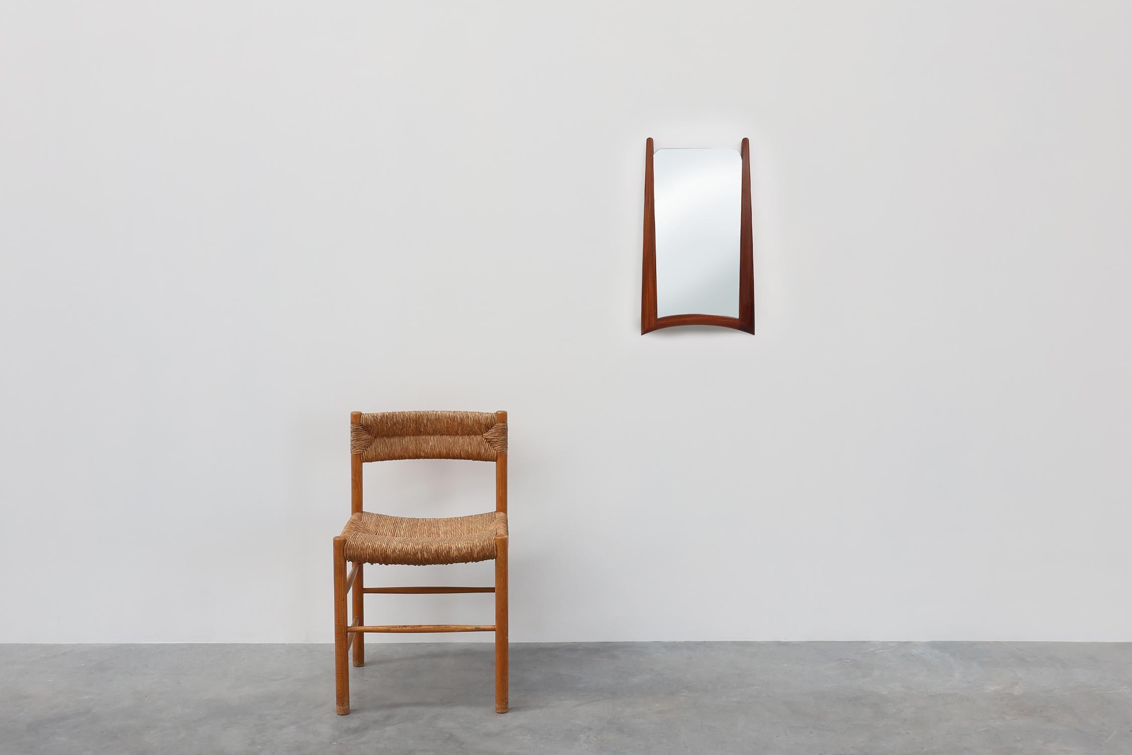 Scandinavo Specchio da parete organico scandinavo 1960 in legno massiccio di teak in vendita