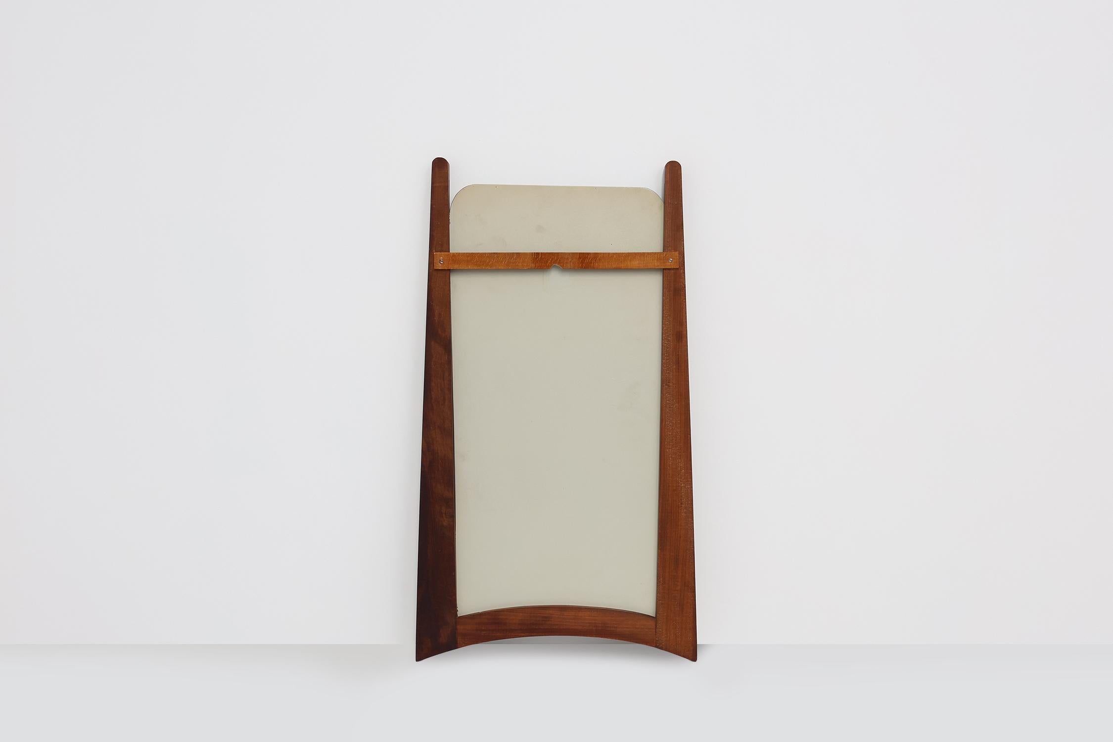Specchio da parete organico scandinavo 1960 in legno massiccio di teak in vendita 3
