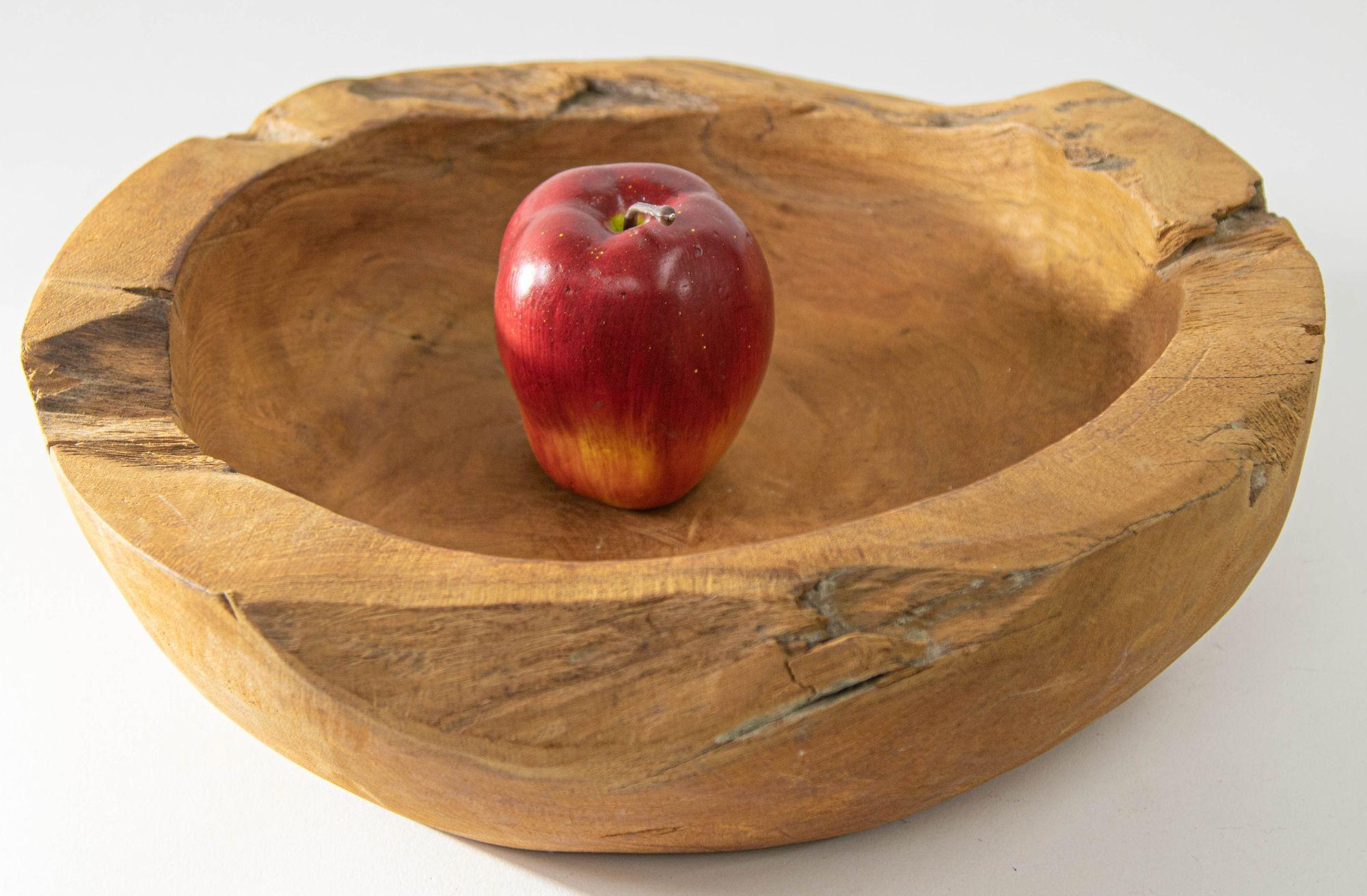 Bol en bois organique vintage de forme libre et sculptural en teck à bords naturels en vente 6