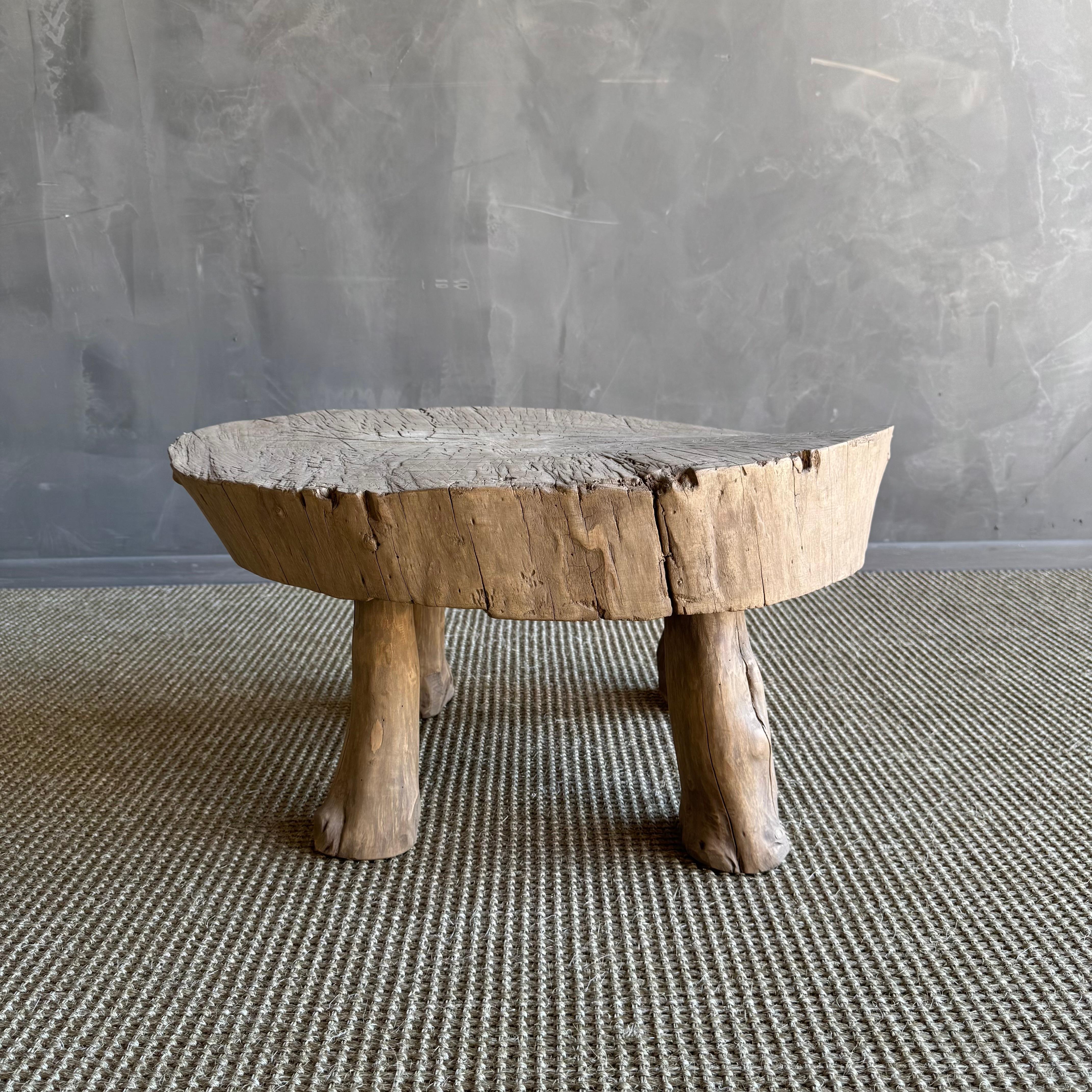 Vintage Reclaimed Ulmenholz Runde Hocker Schöne antike Patina, mit Verwitterung und Alter, diese sind solide und robust bereit für den täglichen Gebrauch Jedes Stück ist wirklich einzigartig und ein von einer Art mit unterschiedlichen Merkmalen in