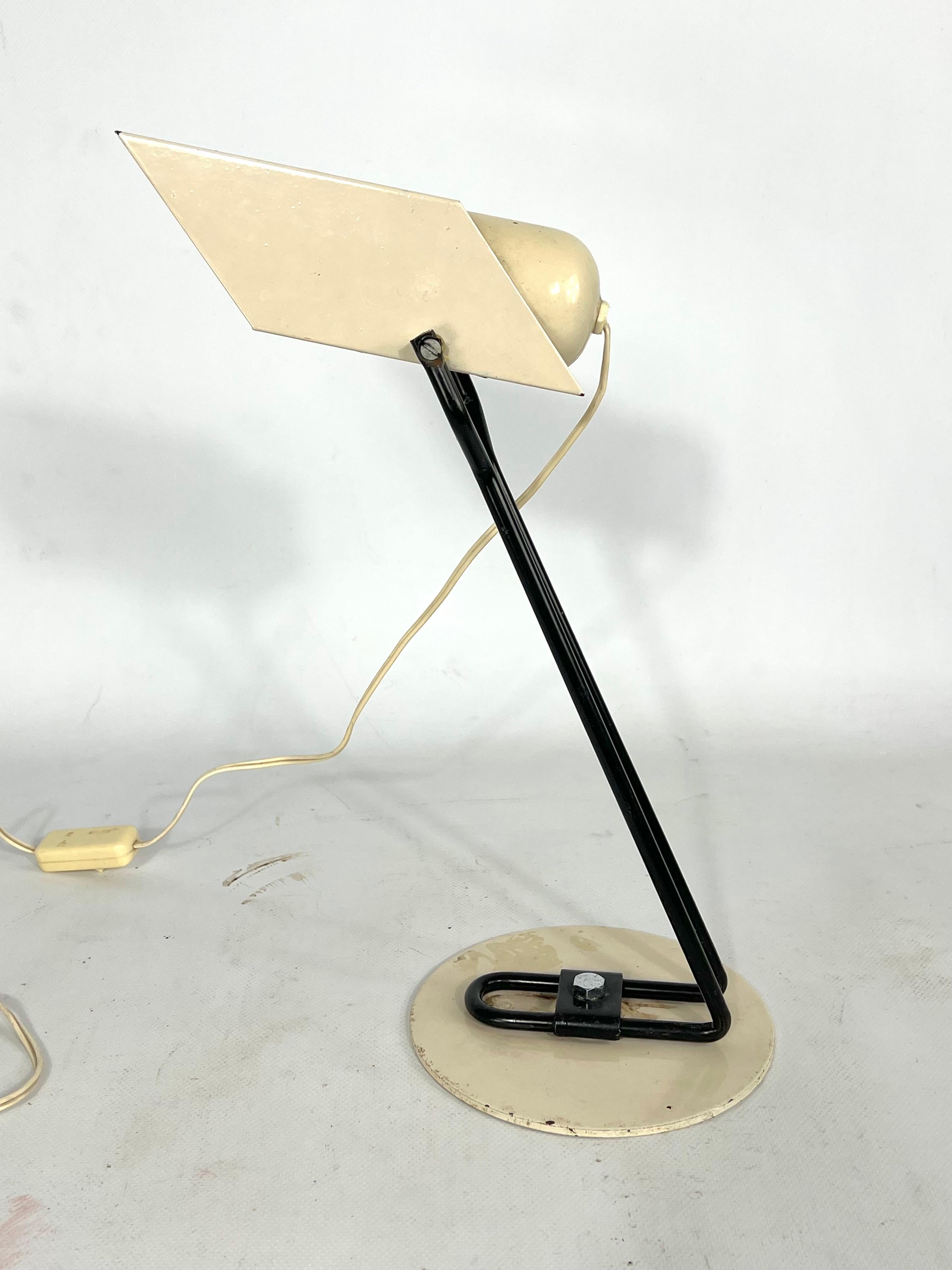 Vintage orientable Italian table lamp from 70s In Good Condition In Catania, CT