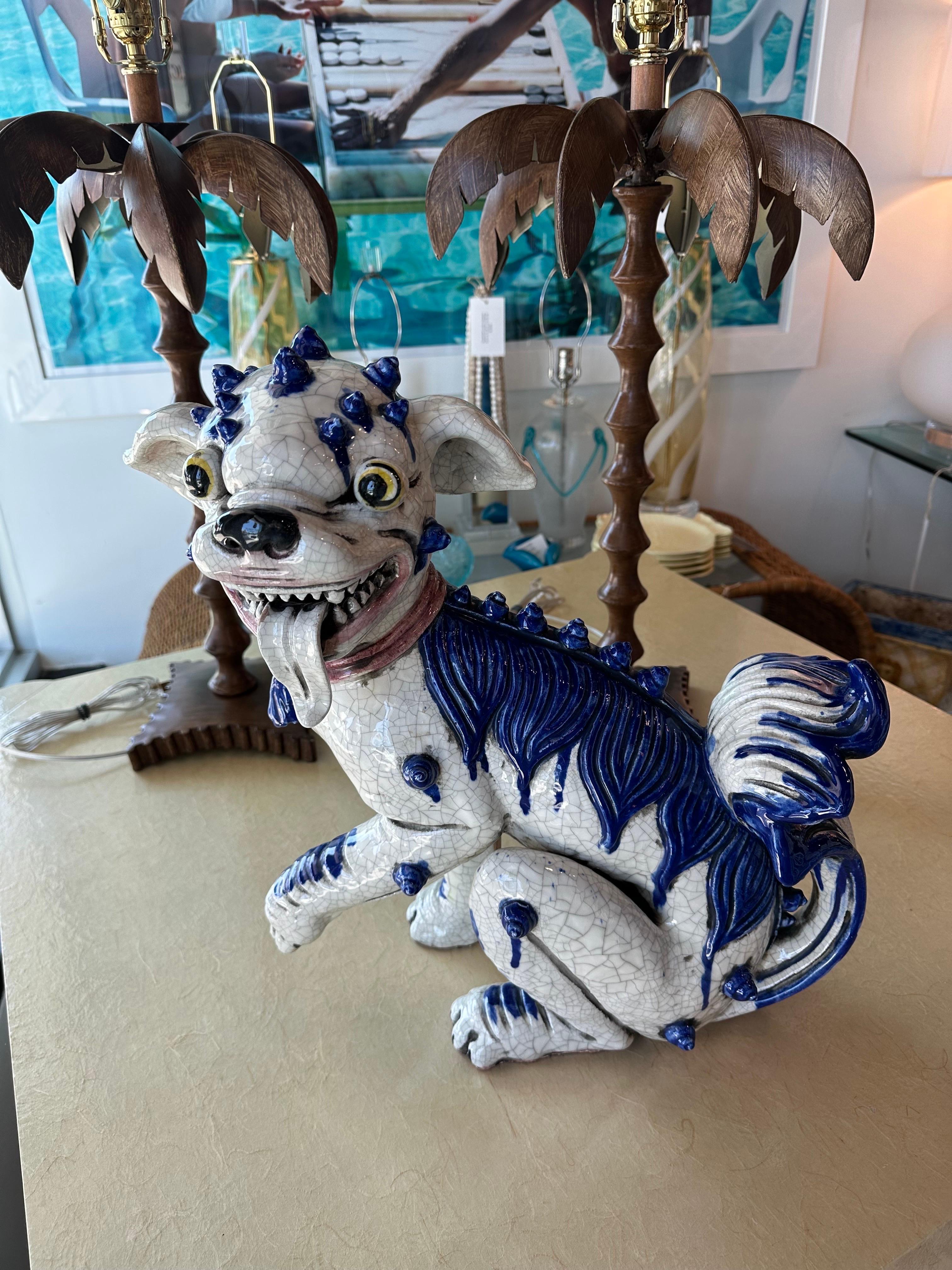 Orientalisches blau-weißes, großes Foo-Hunde-Terrakotta-Porzellan (Hollywood Regency) im Angebot