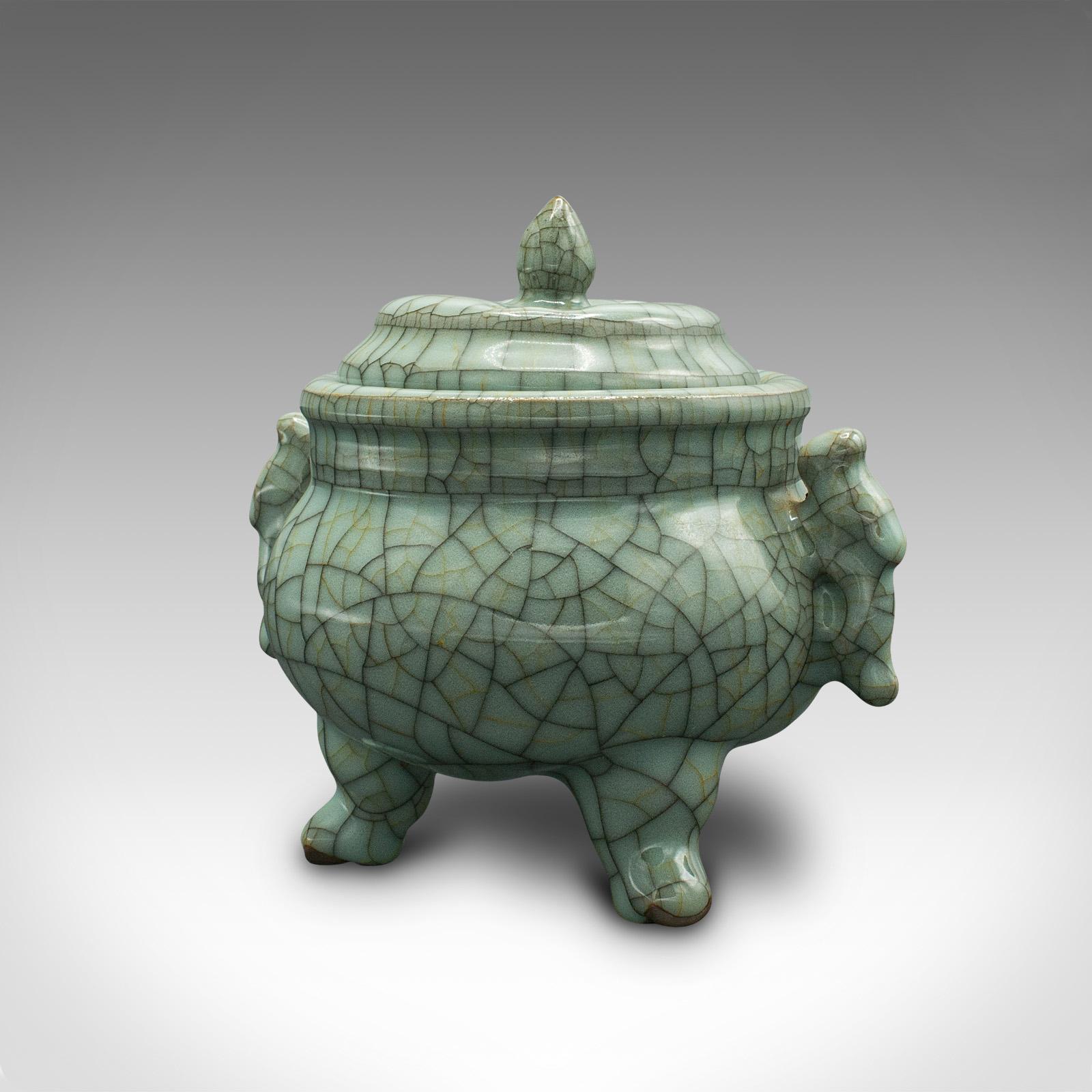 Incensario Oriental Vintage, Chino, Celadón, Art Decó, Circa 1940 siglo XX en venta