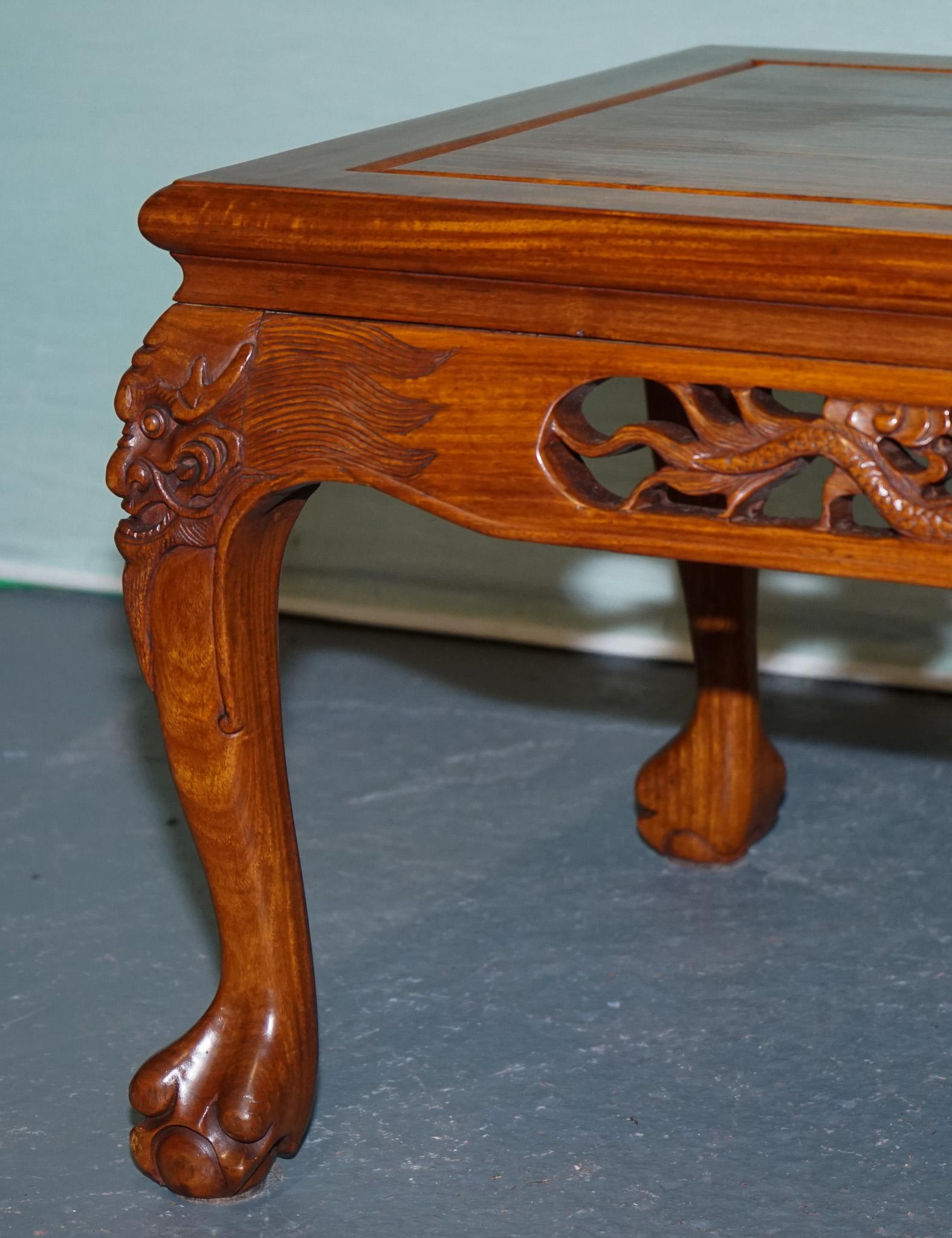 20th Century VINTAGE ORIENTAL CHINESE CABRIOLE PAW FEET WITH CARVED DRAGON DESiGN For Sale