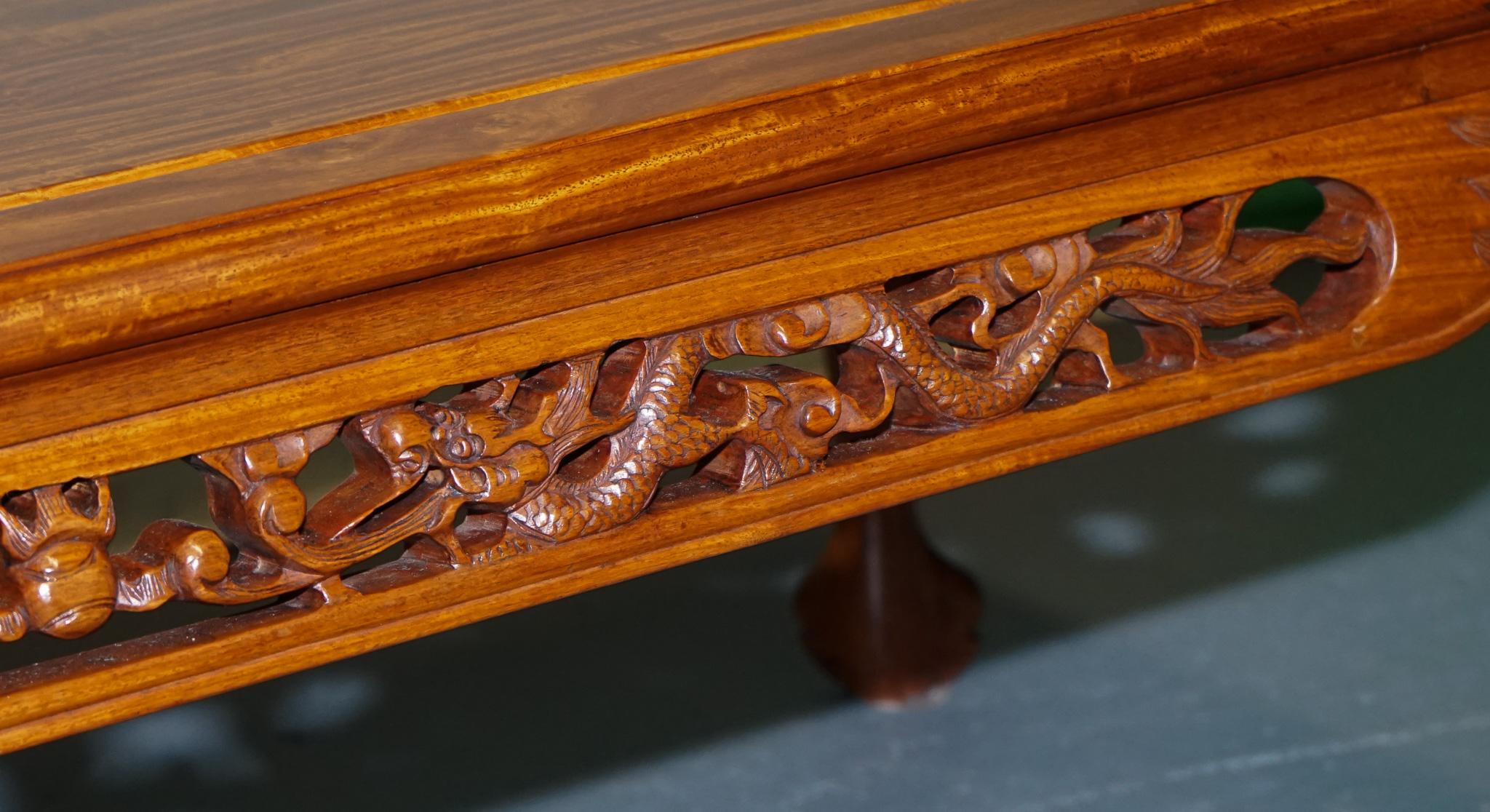 VINTAGE ORIENTAL CHINESE CABRIOLE PAW FEET WITH CARVED DRAGON DESiGN For Sale 1