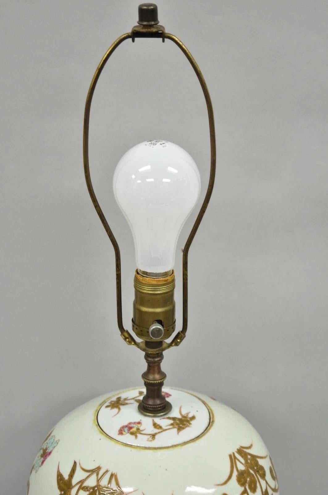 Porcellana Lampada da tavolo orientale cinese d'epoca in porcellana bulbosa Jardinière floreale orientale in vendita