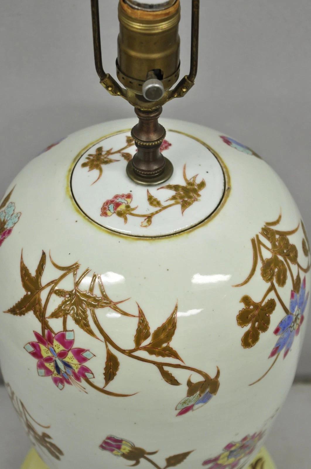 Lampada da tavolo orientale cinese d'epoca in porcellana bulbosa Jardinière floreale orientale in vendita 1