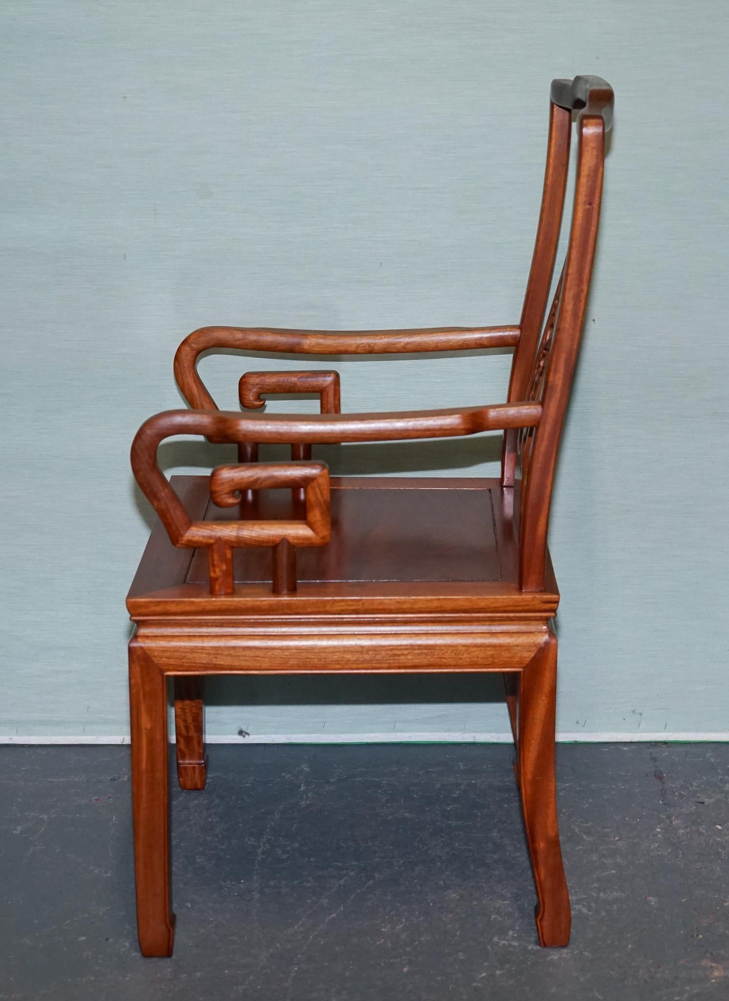 
Antiquariato di Londra

 

Una bellissima poltrona orientale cinese vintage, realizzata in legno massiccio di teak con una calda finitura naturale. La sedia è caratterizzata da uno schienale intricatamente intagliato con uno splendido motivo