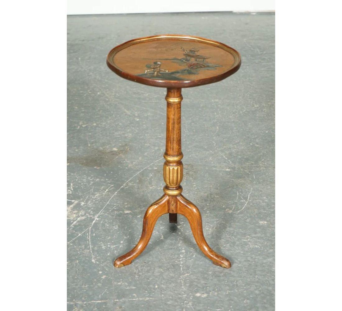 We are delighted to offer for sale this Vintage Oriental Hand-painted Pedestal Side End Lamp Table. 

A charming oriental hand-painted design. We have lightly restored this by giving it a hand clean all over, hand waxed and hand
