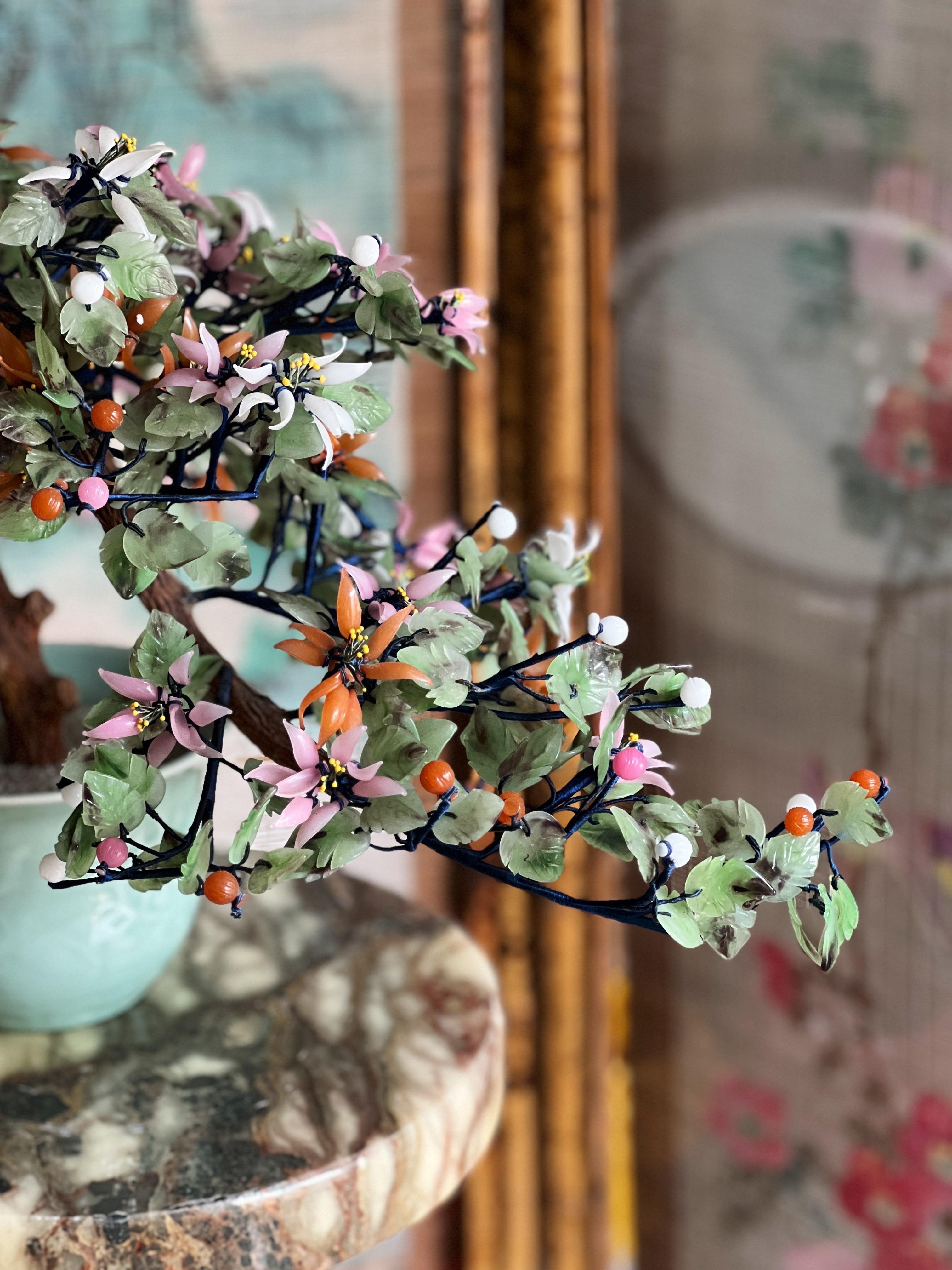 Ceramica Bonsai orientale d'epoca con fiori di vetro di giada e crisantemo in vaso di celadon in vendita