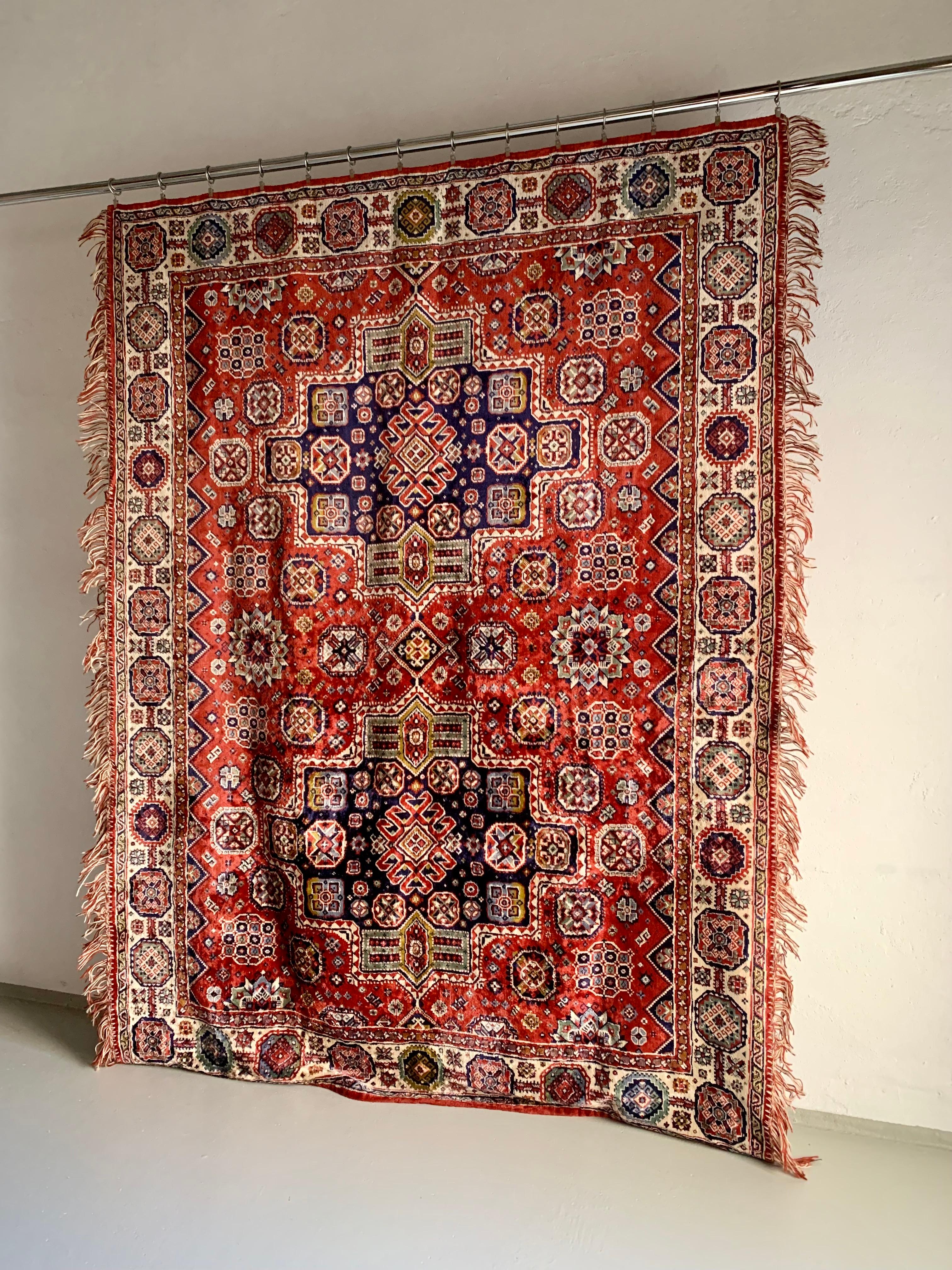 Vintage oriental carpet or duvet cover, made of silk or silk-wool blend. Beautiful play of the colors, intense and wide color range. I can't define the production period, unfortunately.