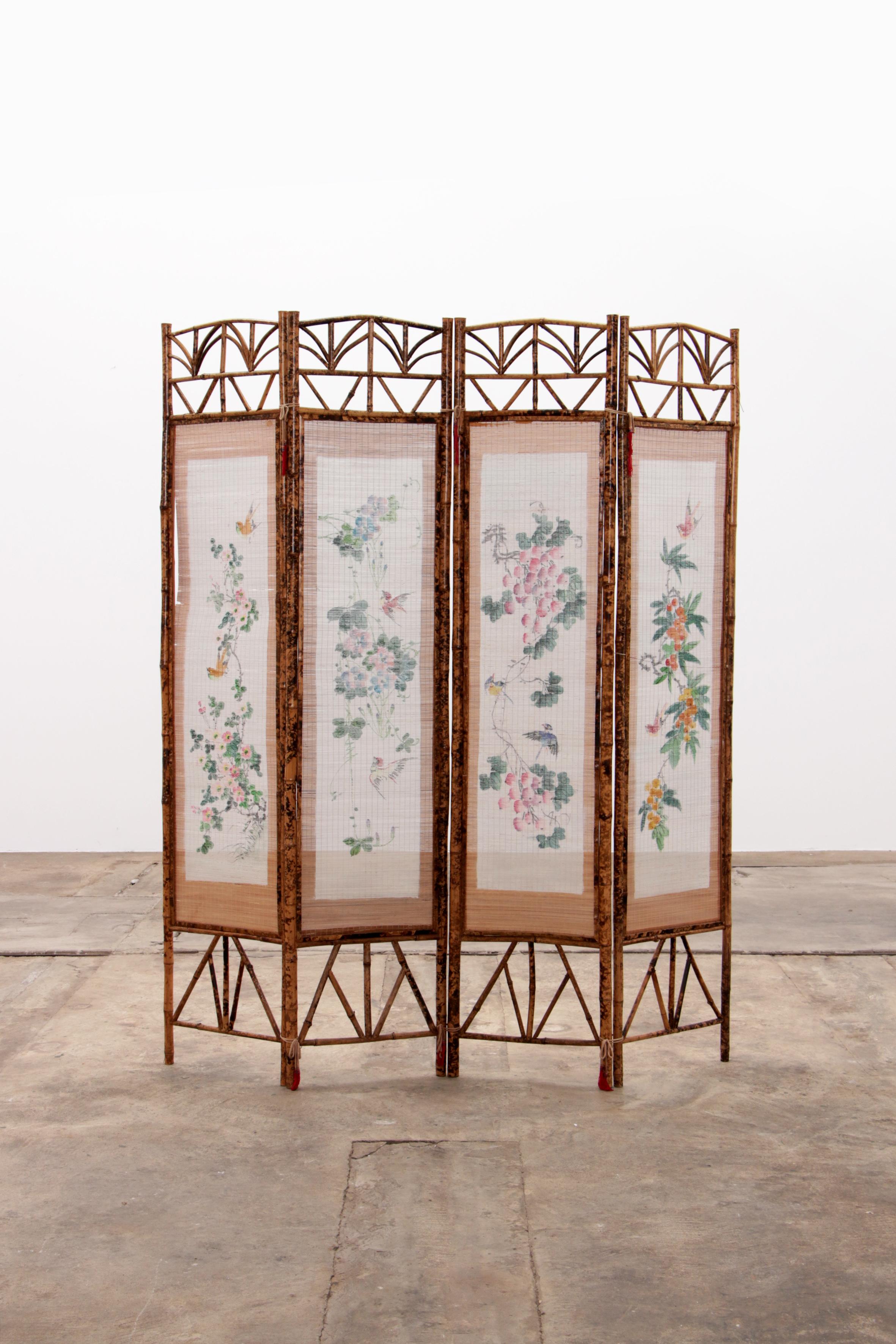 Mid-Century Modern bamboo wooden folding screen, screen or partition with four wall panels. Bamboo in combination with a beautiful drawing of flowers and birds in cheerful colors landscape on fabric. Beautifully finished with fabric cords.

Boho