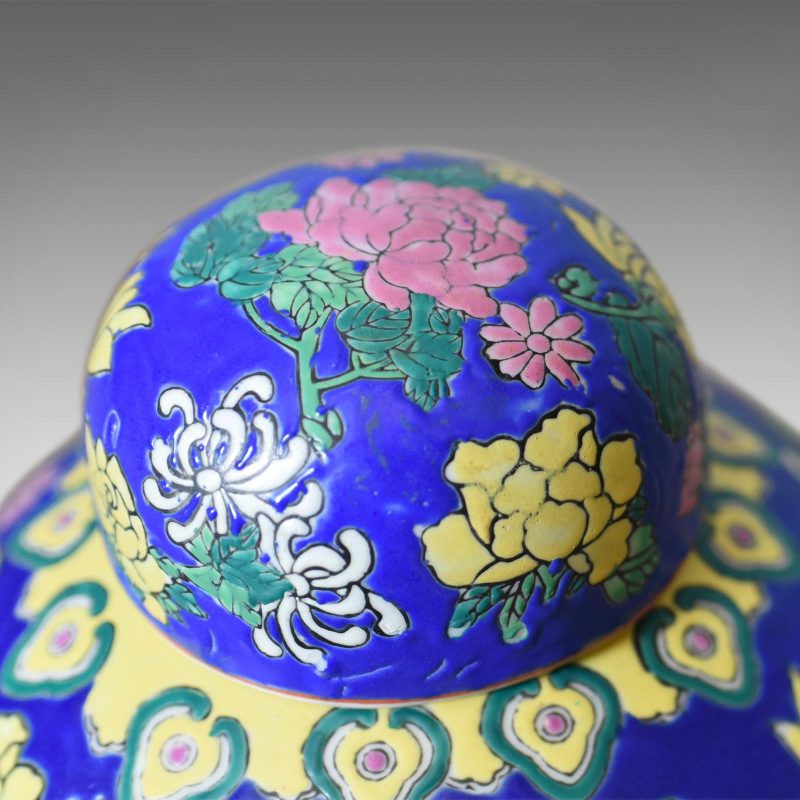 Orientalisches Vintage- Ingwergefäß, groß, polychrome Keramik, Mitte des späten 20. Jahrhunderts (Chinesischer Export) im Angebot
