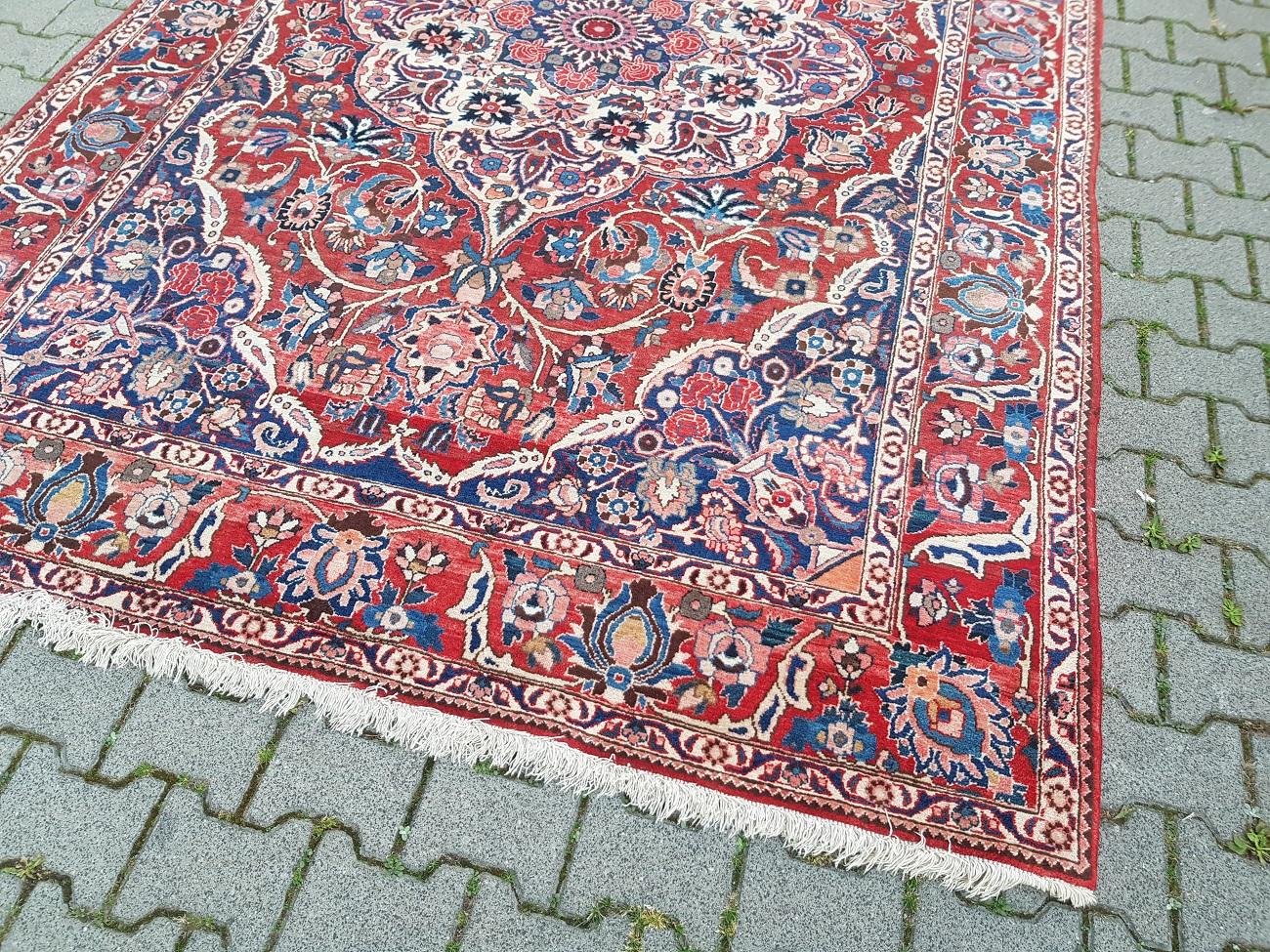 Vintage Oriental Hand-Knotted Woollen Rug, Second Half of the 20th Century In Good Condition For Sale In Raalte, NL