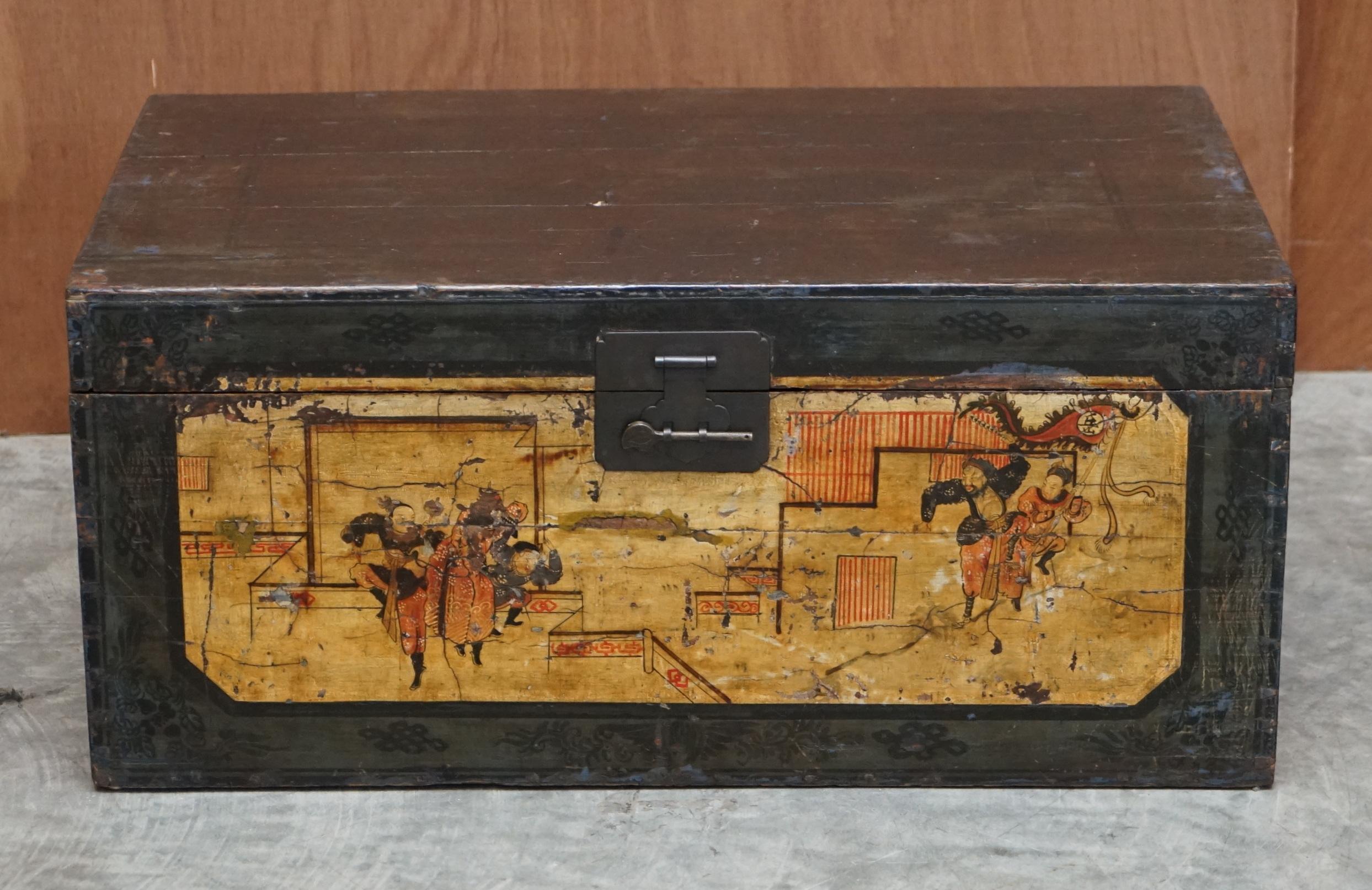 We are delighted to offer this stunning oriental hand painted trunk or chest with painting depicting immortals amongst buildings

A very finely decorated piece, it’s a nice size and could be used as a coffee table or for linen storage

We have