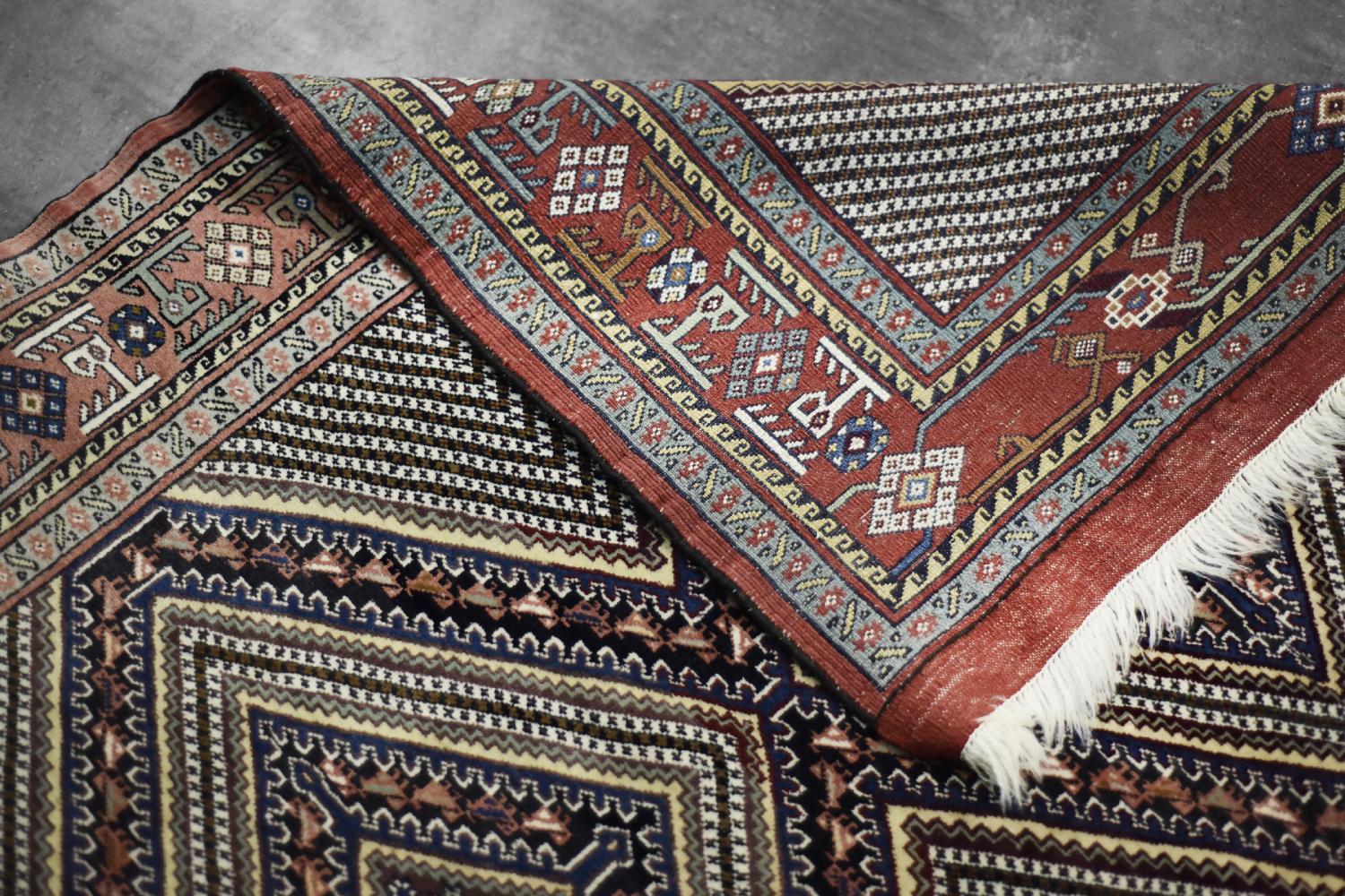 Vintage Oriental Hand-Woven Shiraz Rug, 1960s For Sale 3