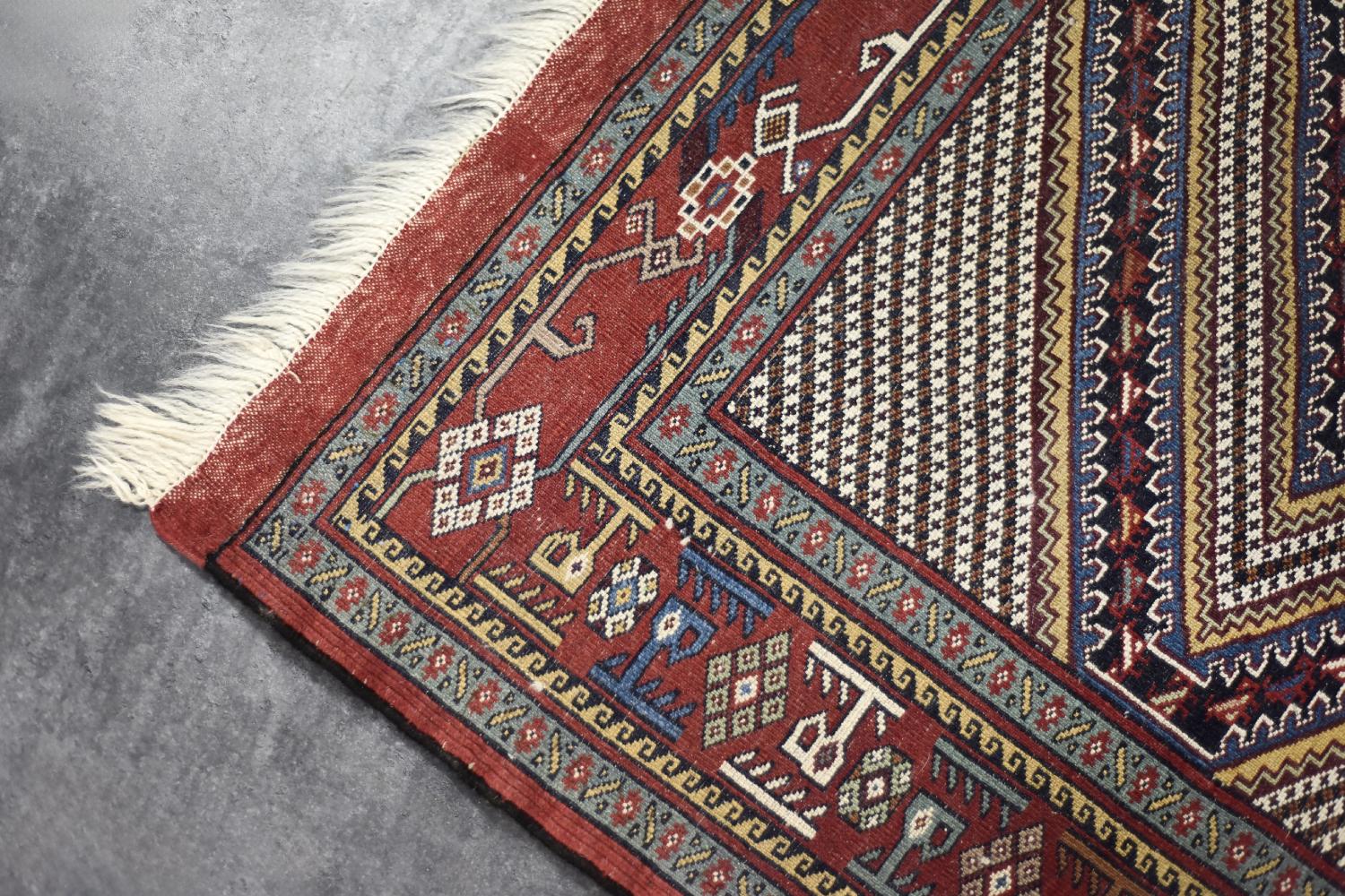 Vintage Oriental Hand-Woven Shiraz Rug, 1960s For Sale 8