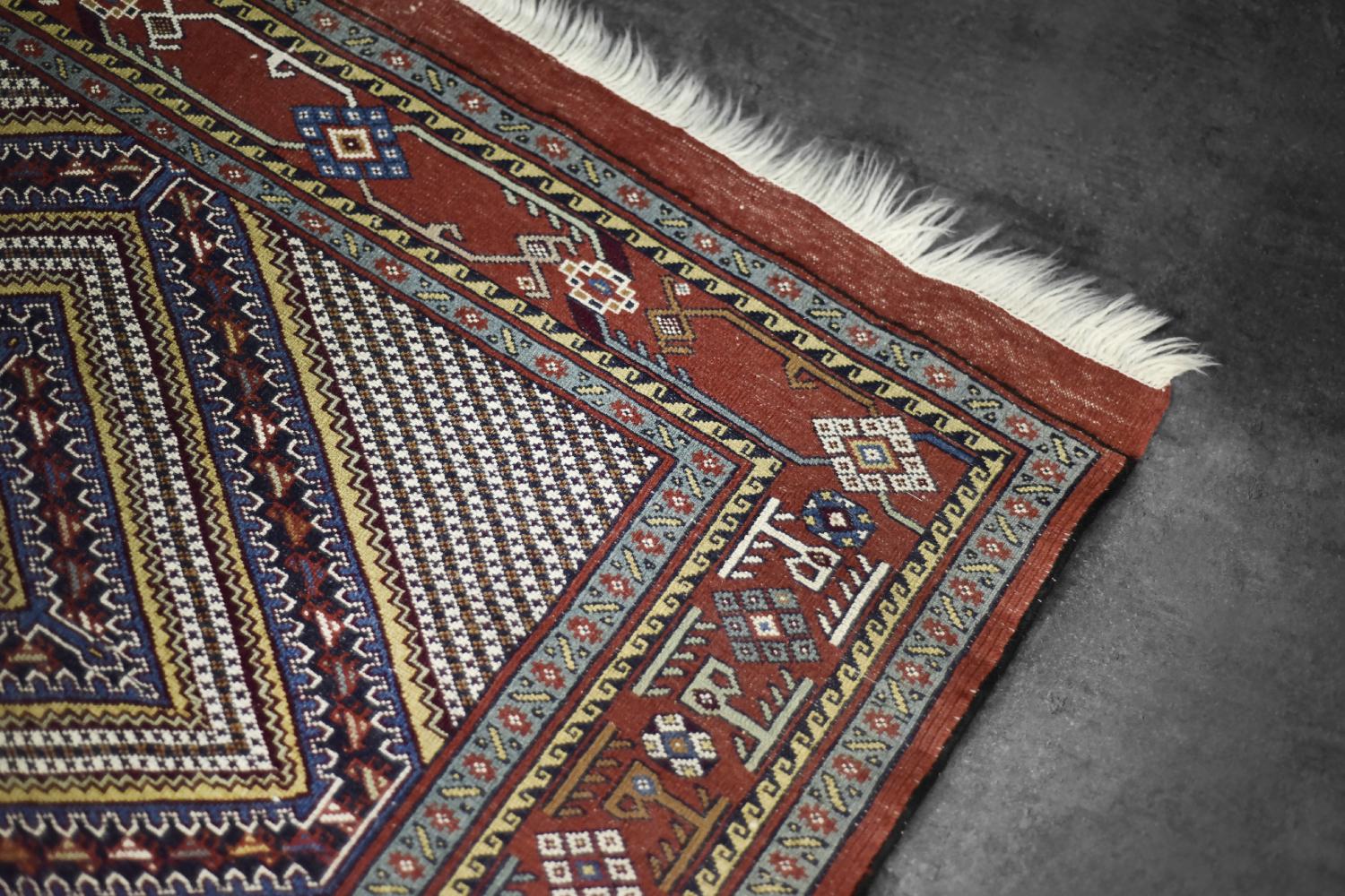 Vintage Oriental Hand-Woven Shiraz Rug, 1960s For Sale 9